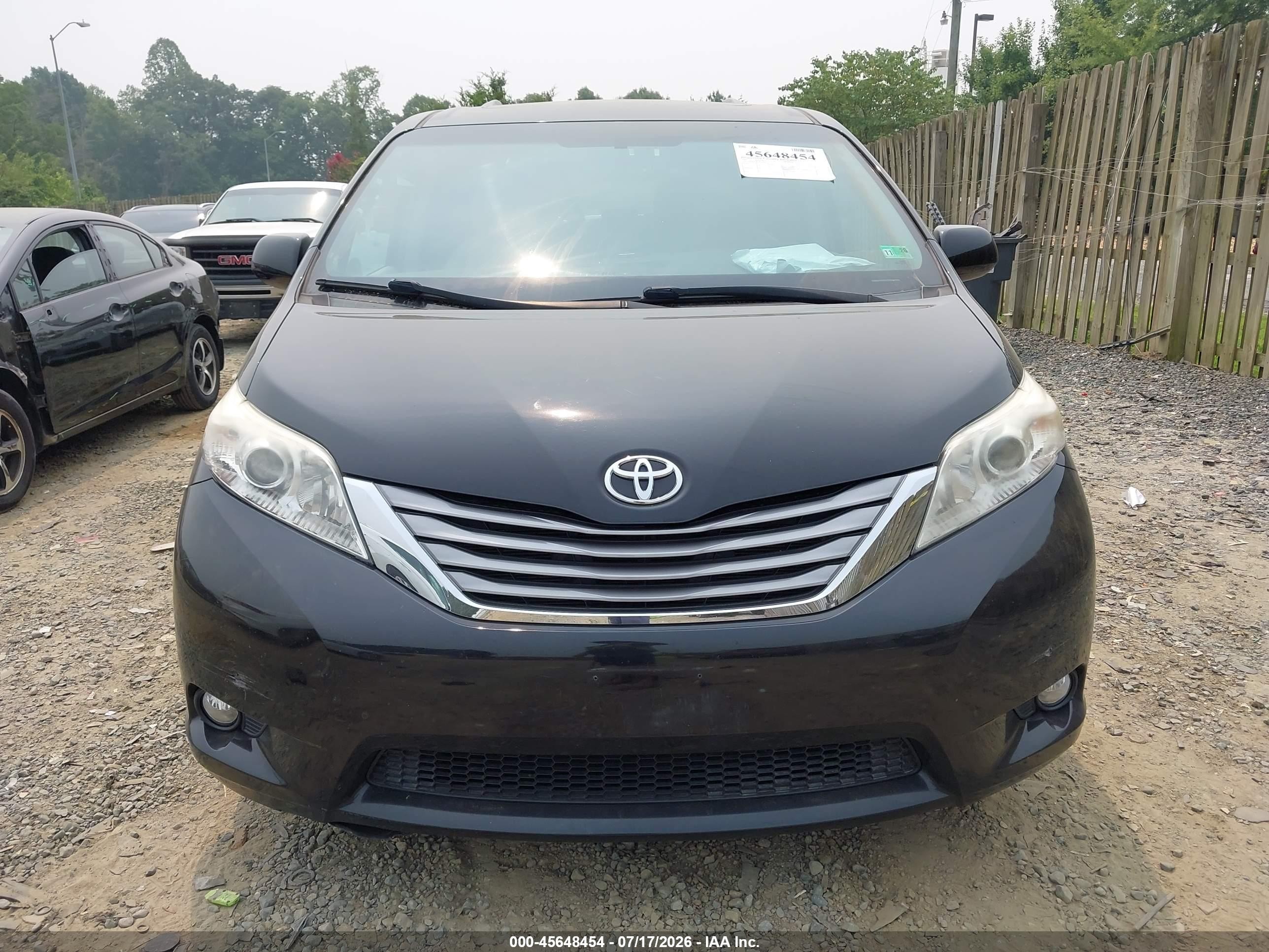 2015 Toyota Sienna Xle 7 Passenger/xle 8 Passenger/xle Premium 8 Passenger Black vin: 5TDYK3DC0FS656627