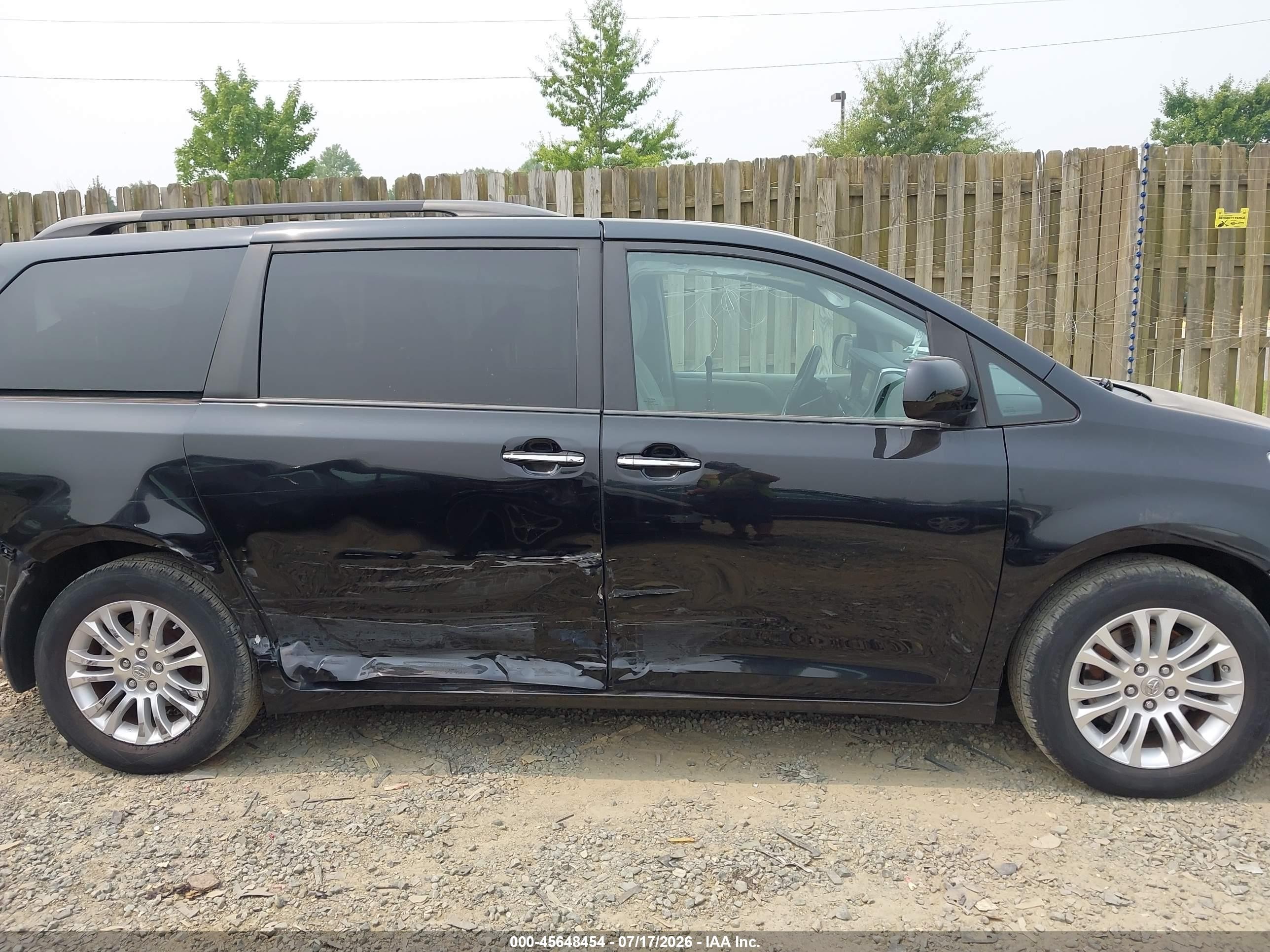 2015 Toyota Sienna Xle 7 Passenger/xle 8 Passenger/xle Premium 8 Passenger Black vin: 5TDYK3DC0FS656627