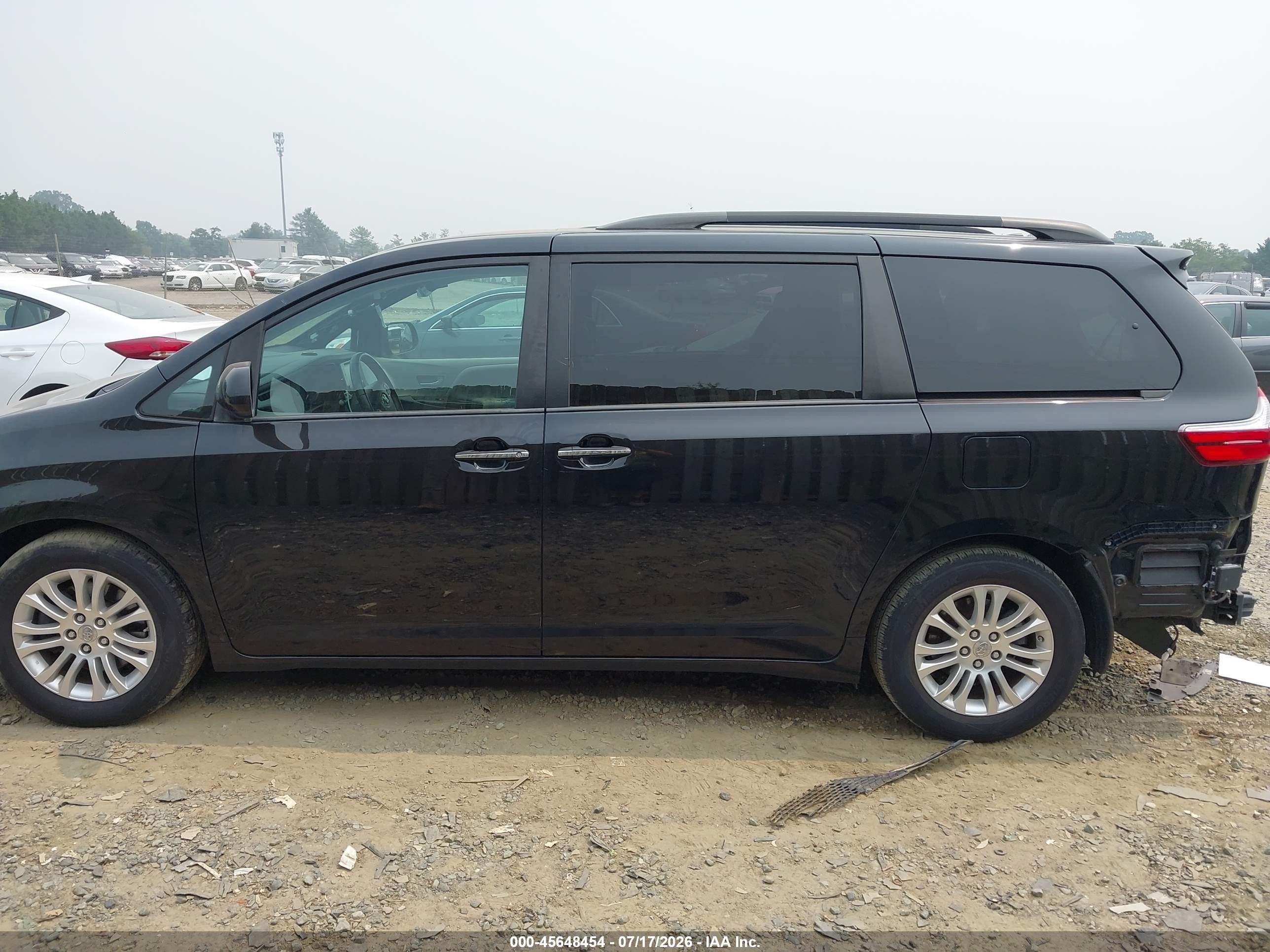 2015 Toyota Sienna Xle 7 Passenger/xle 8 Passenger/xle Premium 8 Passenger Black vin: 5TDYK3DC0FS656627