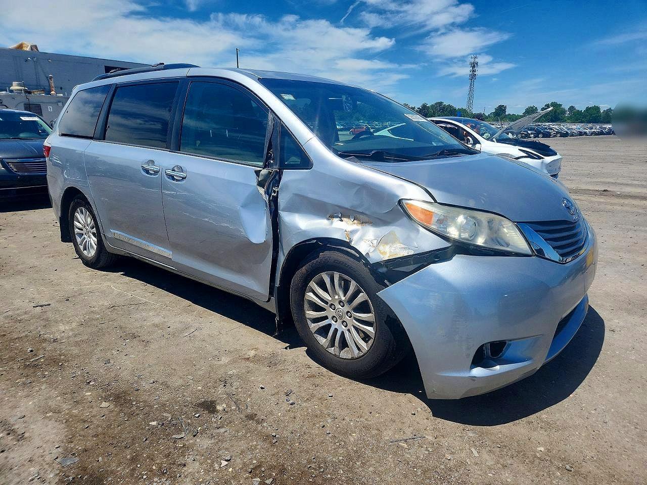 2015 Toyota Sienna Xle 8-passenger Silver vin: 5TDYK3DC0FS672147