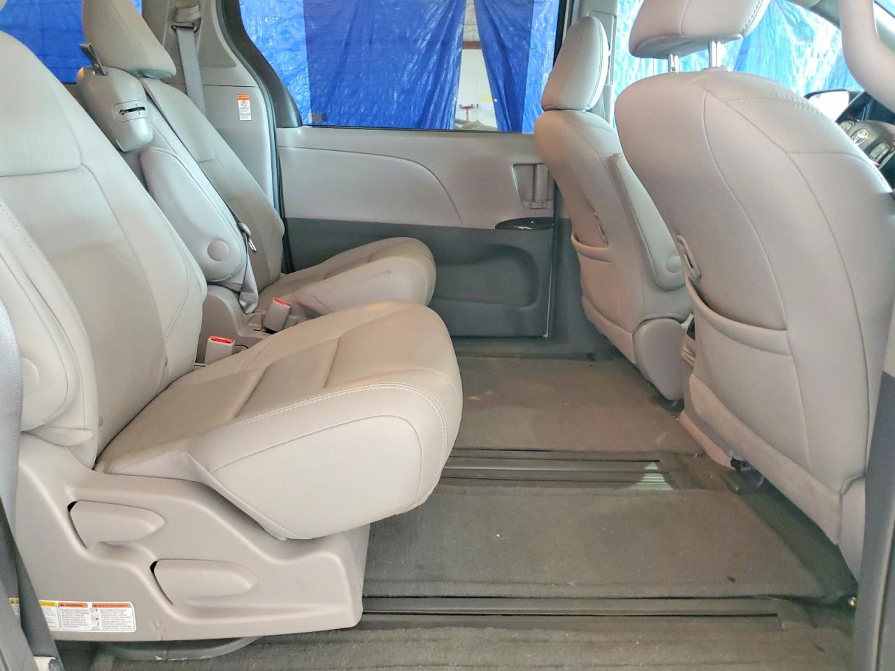 2015 Toyota Sienna Xle 8-passenger White vin: 5TDYK3DC0FS676103