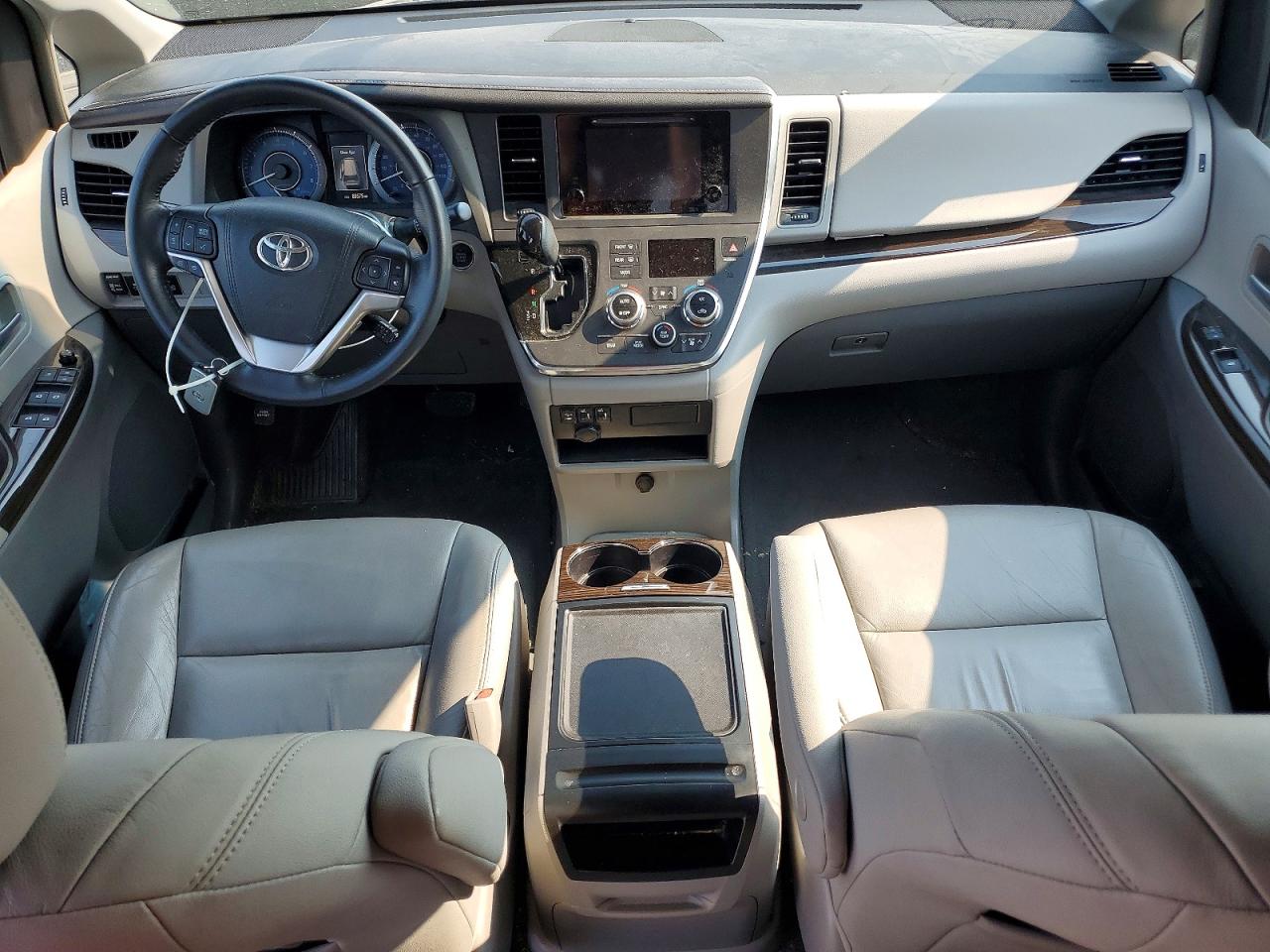 2015 Toyota Sienna Xle 8-passenger White vin: 5TDYK3DC0FS676103