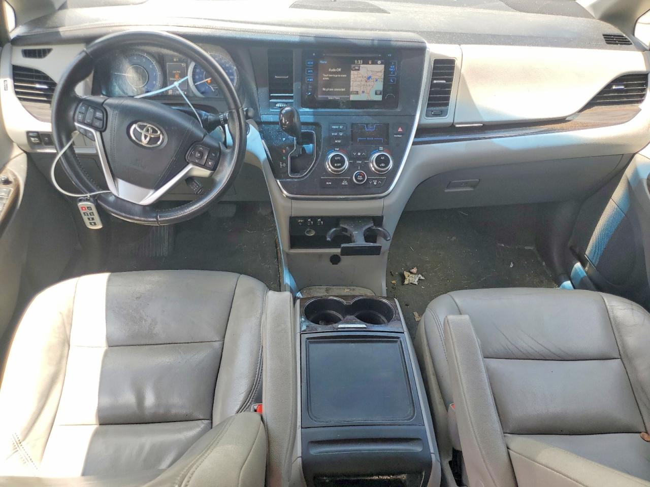 2015 Toyota Sienna Xle 8-passenger White vin: 5TDYK3DC0FS677915