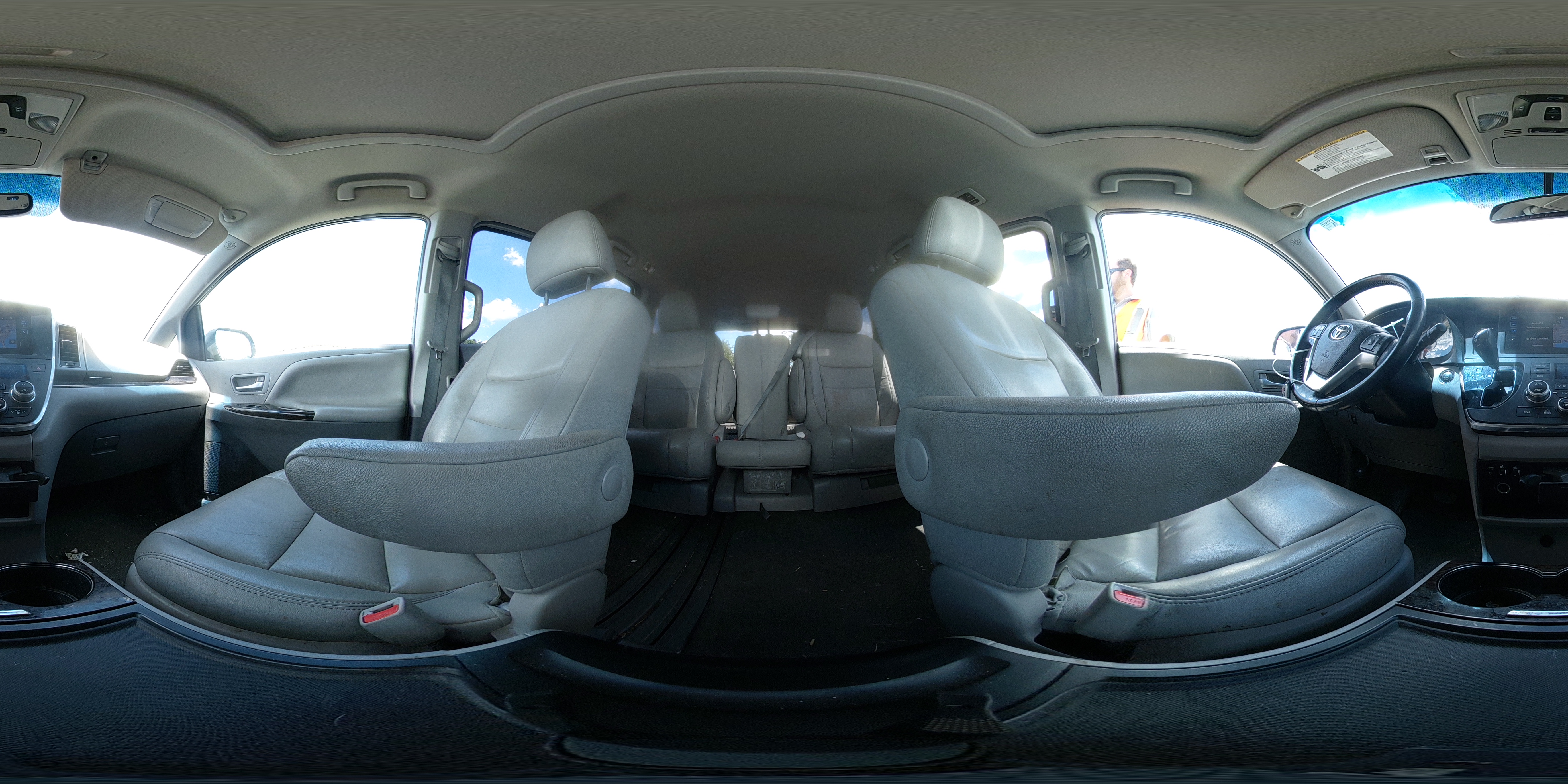 2015 Toyota Sienna Xle 8-passenger White vin: 5TDYK3DC0FS677915