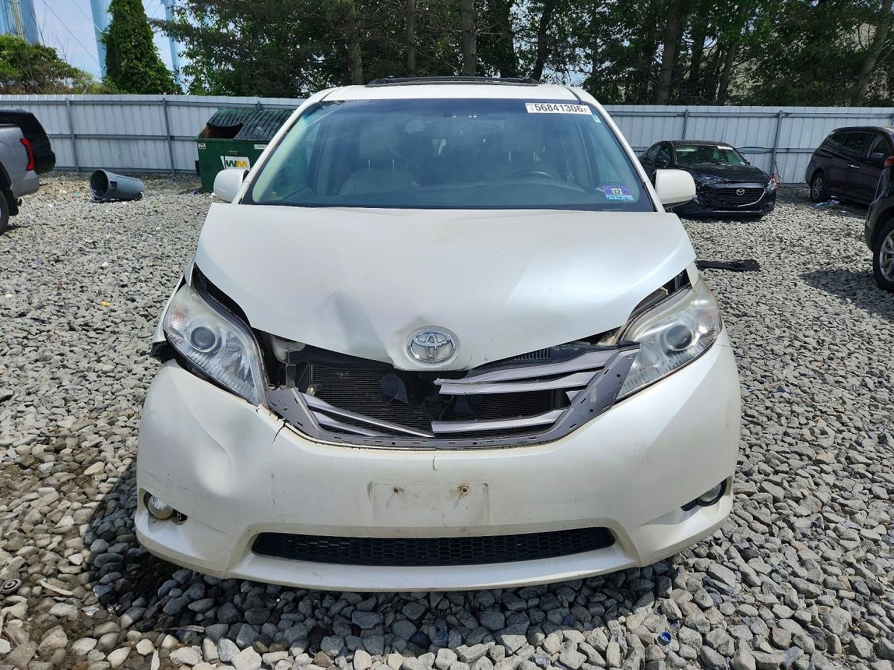 2015 Toyota Sienna Xle 8-passenger White vin: 5TDYK3DC0FS685304