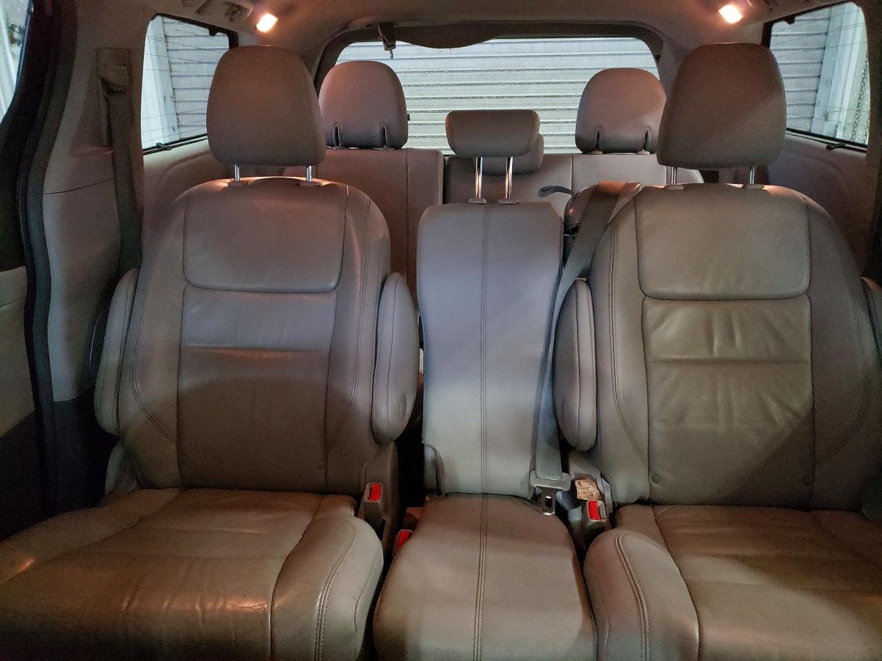 2016 Toyota Sienna Xle Premium 8-passenger Серый vin: 5TDYK3DC0GS749262