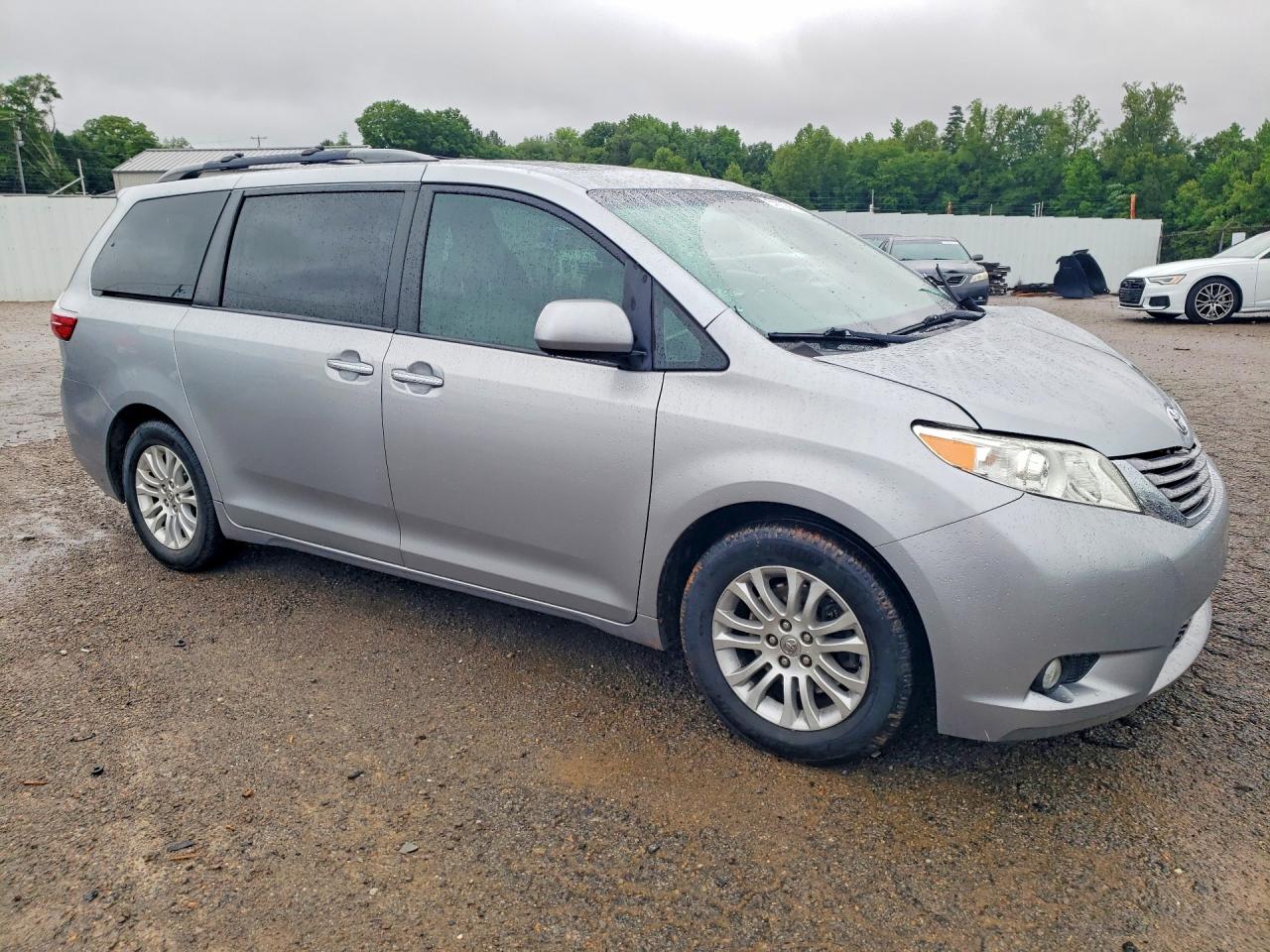 2016 Toyota Sienna Xle Premium 8-passenger Серый vin: 5TDYK3DC0GS749262