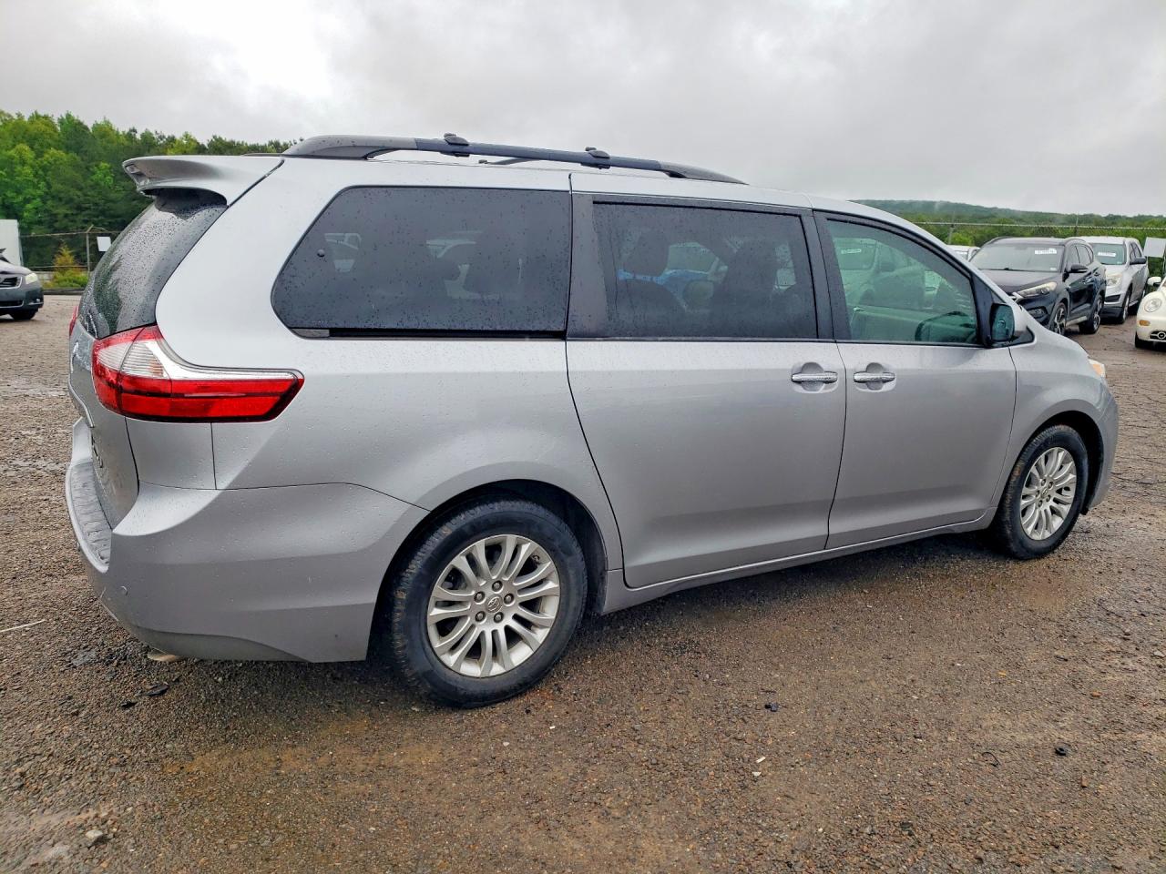 2016 Toyota Sienna Xle Premium 8-passenger Серый vin: 5TDYK3DC0GS749262