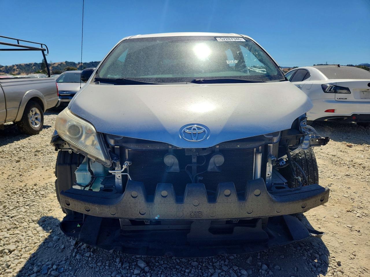 2011 Toyota Sienna Xle 8-passenger Silver vin: 5TDYK3DC1BS008501
