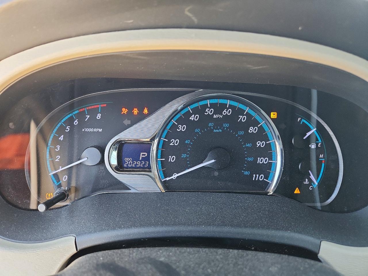 2011 Toyota Sienna Xle 8-passenger Silver vin: 5TDYK3DC1BS008501