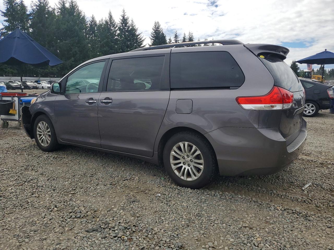 2011 Toyota Sienna Xle 8-passenger Gray vin: 5TDYK3DC1BS021250