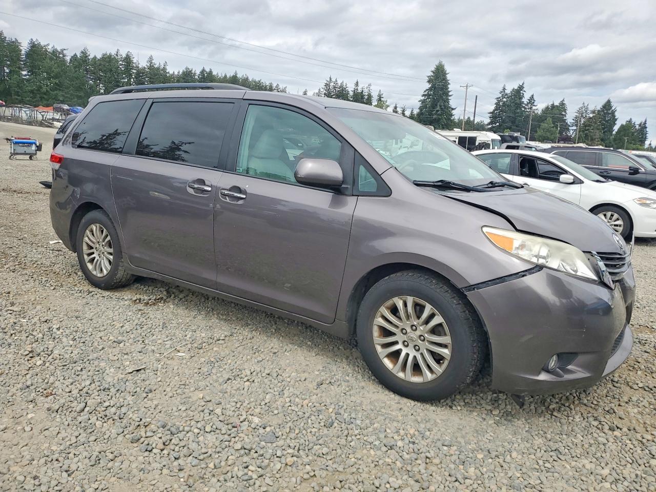 2011 Toyota Sienna Xle 8-passenger Gray vin: 5TDYK3DC1BS021250