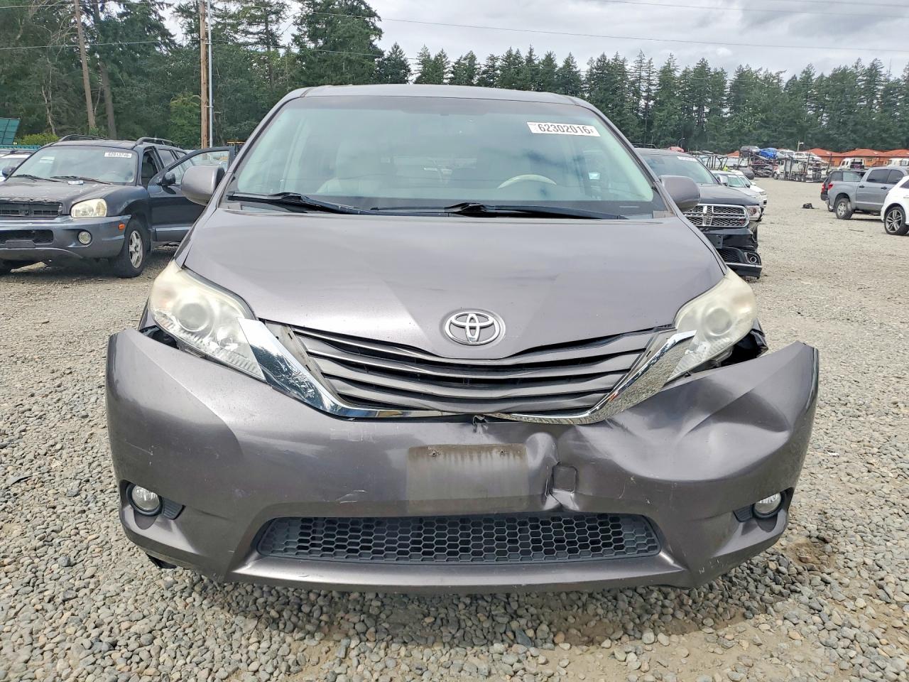 2011 Toyota Sienna Xle 8-passenger Gray vin: 5TDYK3DC1BS021250