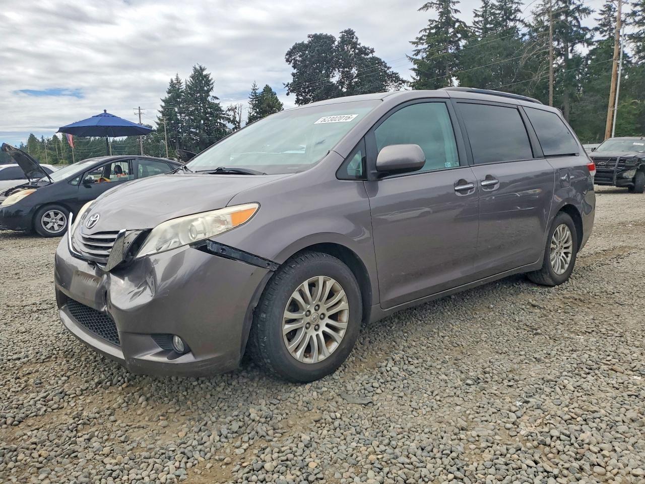 2011 Toyota Sienna Xle 8-passenger Gray vin: 5TDYK3DC1BS021250