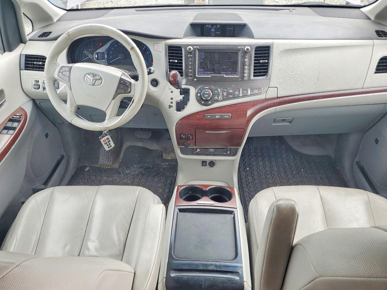 2011 Toyota Sienna Xle 8-passenger Gray vin: 5TDYK3DC1BS021250