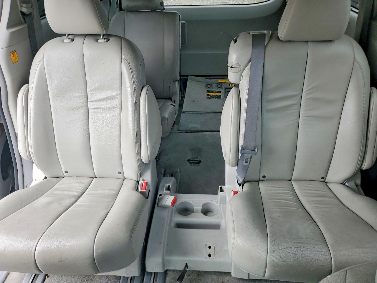 2011 Toyota Sienna Xle 8-passenger Gray vin: 5TDYK3DC1BS021250