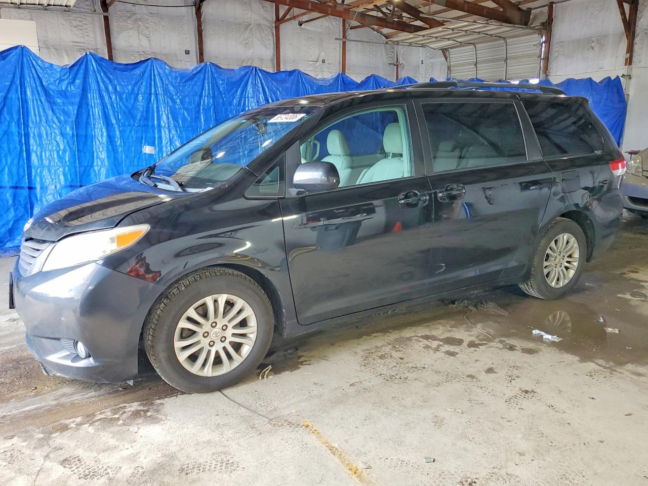 2011 Toyota Sienna Xle 8-passenger Black vin: 5TDYK3DC1BS045516