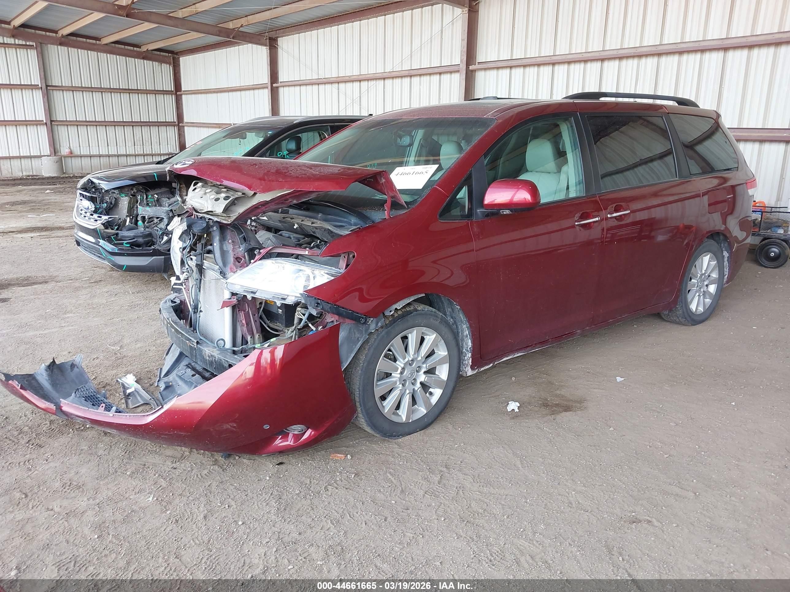 2011 Toyota Sienna Limited V6 Red vin: 5TDYK3DC1BS055219