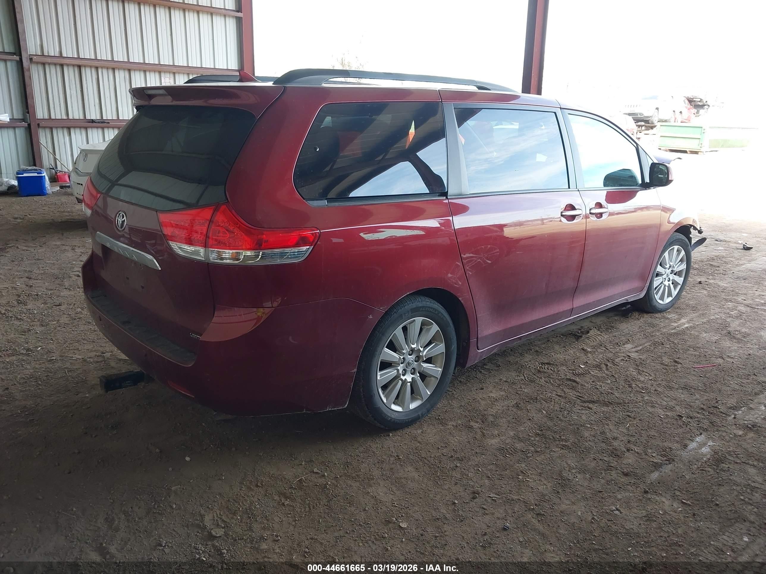 2011 Toyota Sienna Limited V6 Red vin: 5TDYK3DC1BS055219