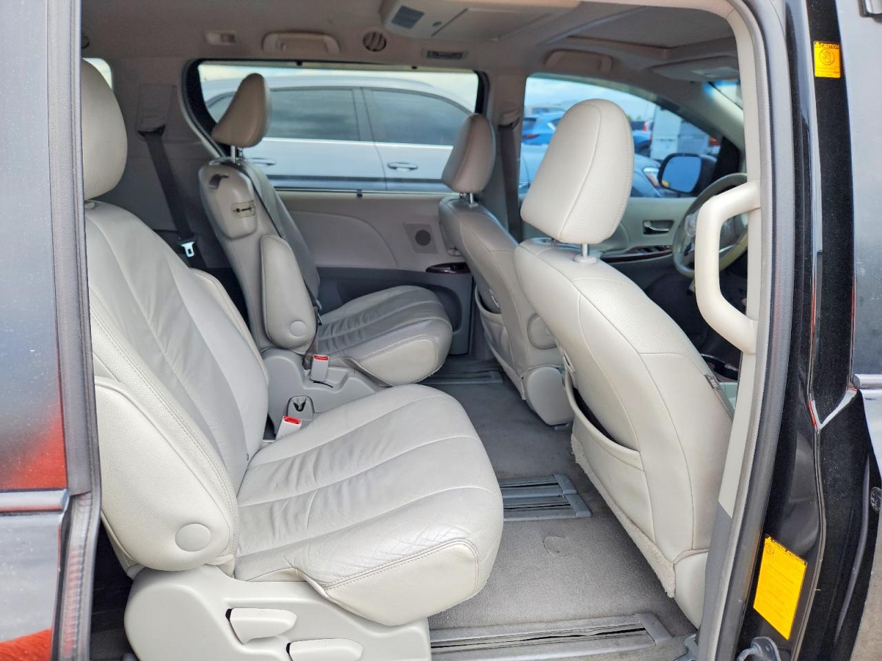 2011 Toyota Sienna Xle 8-passenger Black vin: 5TDYK3DC1BS055771