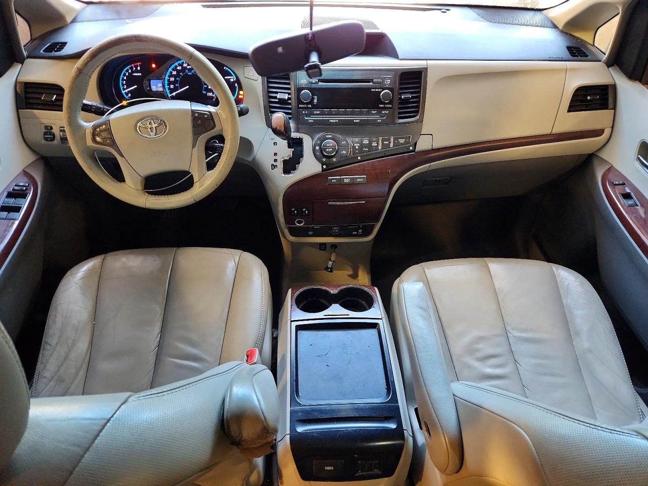 2011 Toyota Sienna Xle 8-passenger Gray vin: 5TDYK3DC1BS065734