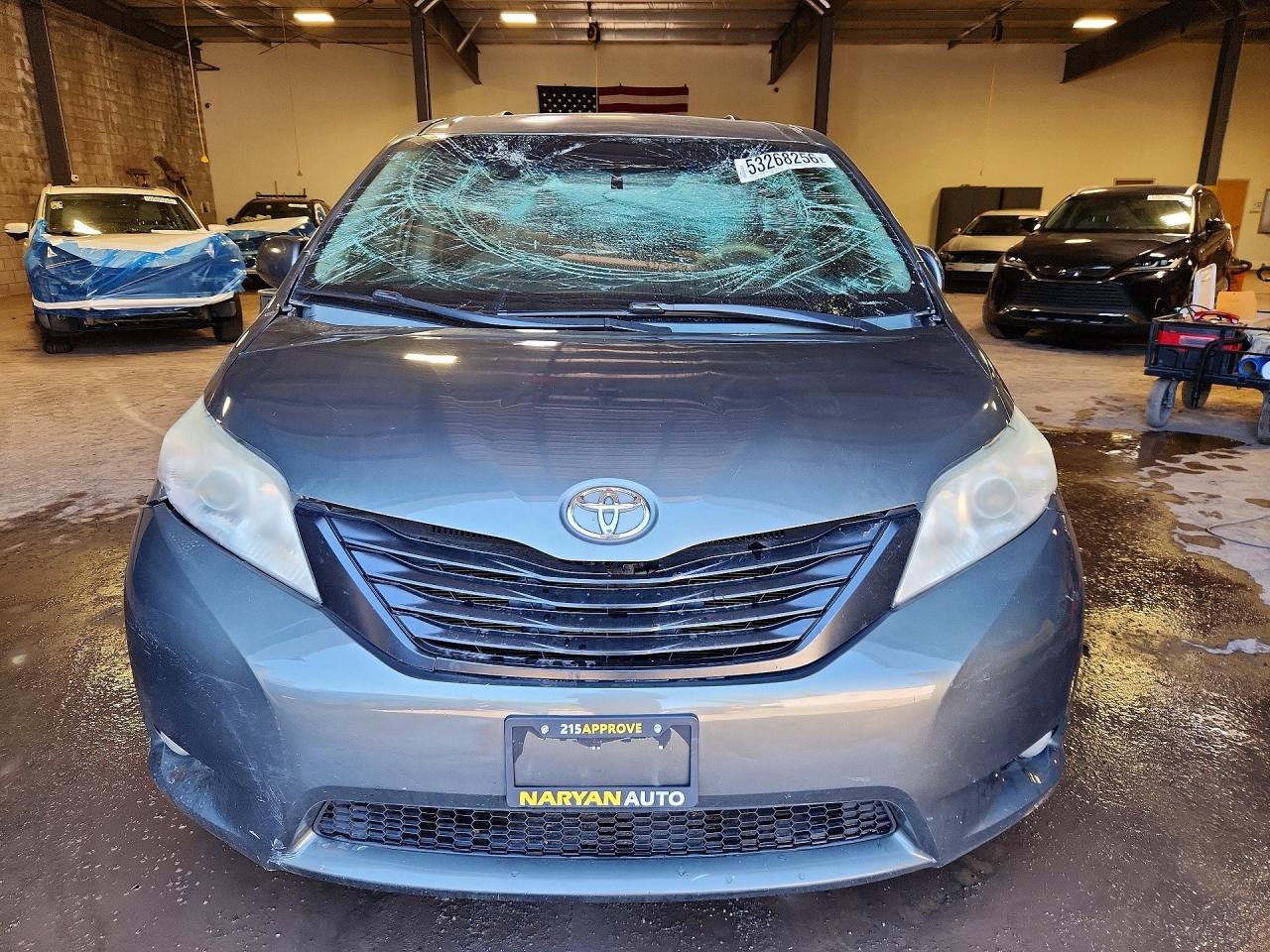 2011 Toyota Sienna Xle 8-passenger Gray vin: 5TDYK3DC1BS065734