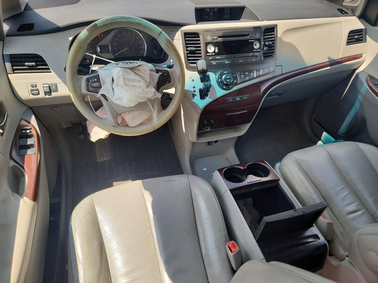 2011 Toyota Sienna Xle 8-passenger Silver vin: 5TDYK3DC1BS088897
