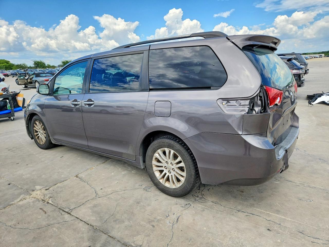2011 Toyota Sienna Xle 8-passenger Gray vin: 5TDYK3DC1BS092982