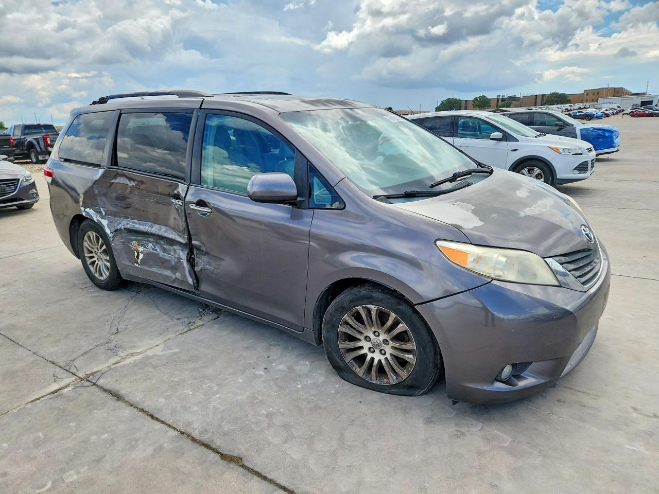 2011 Toyota Sienna Xle 8-passenger Gray vin: 5TDYK3DC1BS092982