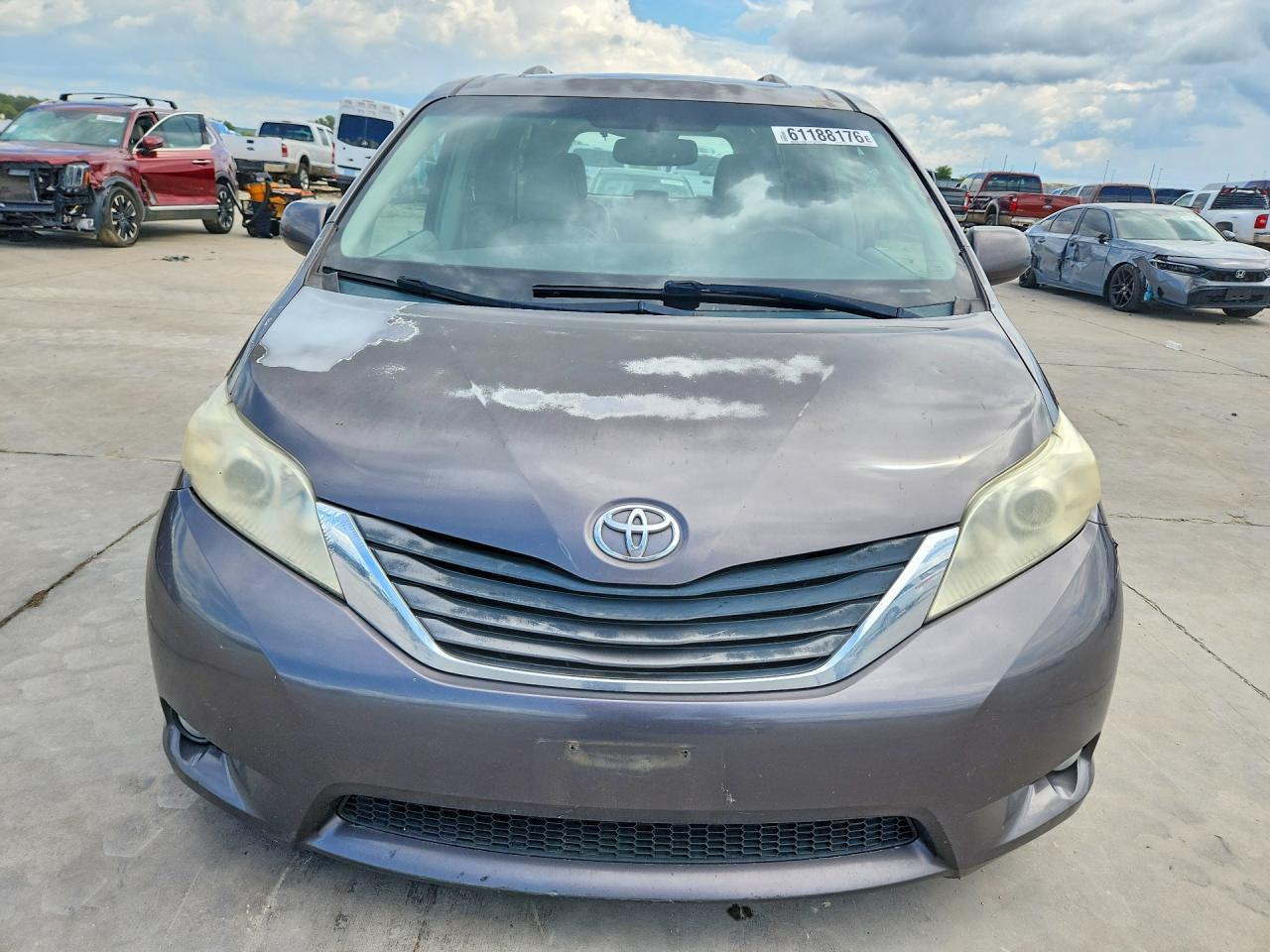 2011 Toyota Sienna Xle 8-passenger Gray vin: 5TDYK3DC1BS092982