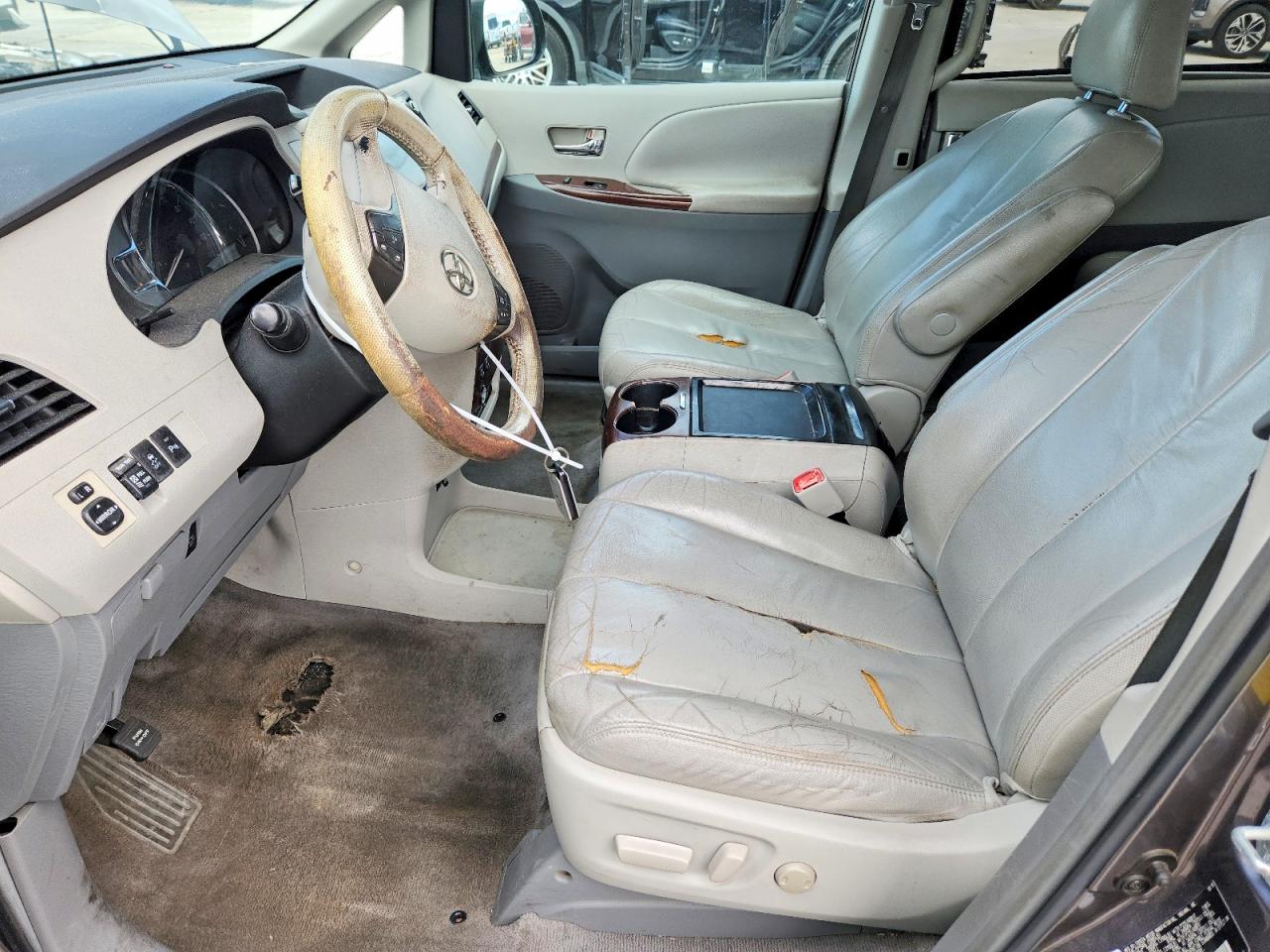2011 Toyota Sienna Xle 8-passenger Gray vin: 5TDYK3DC1BS092982