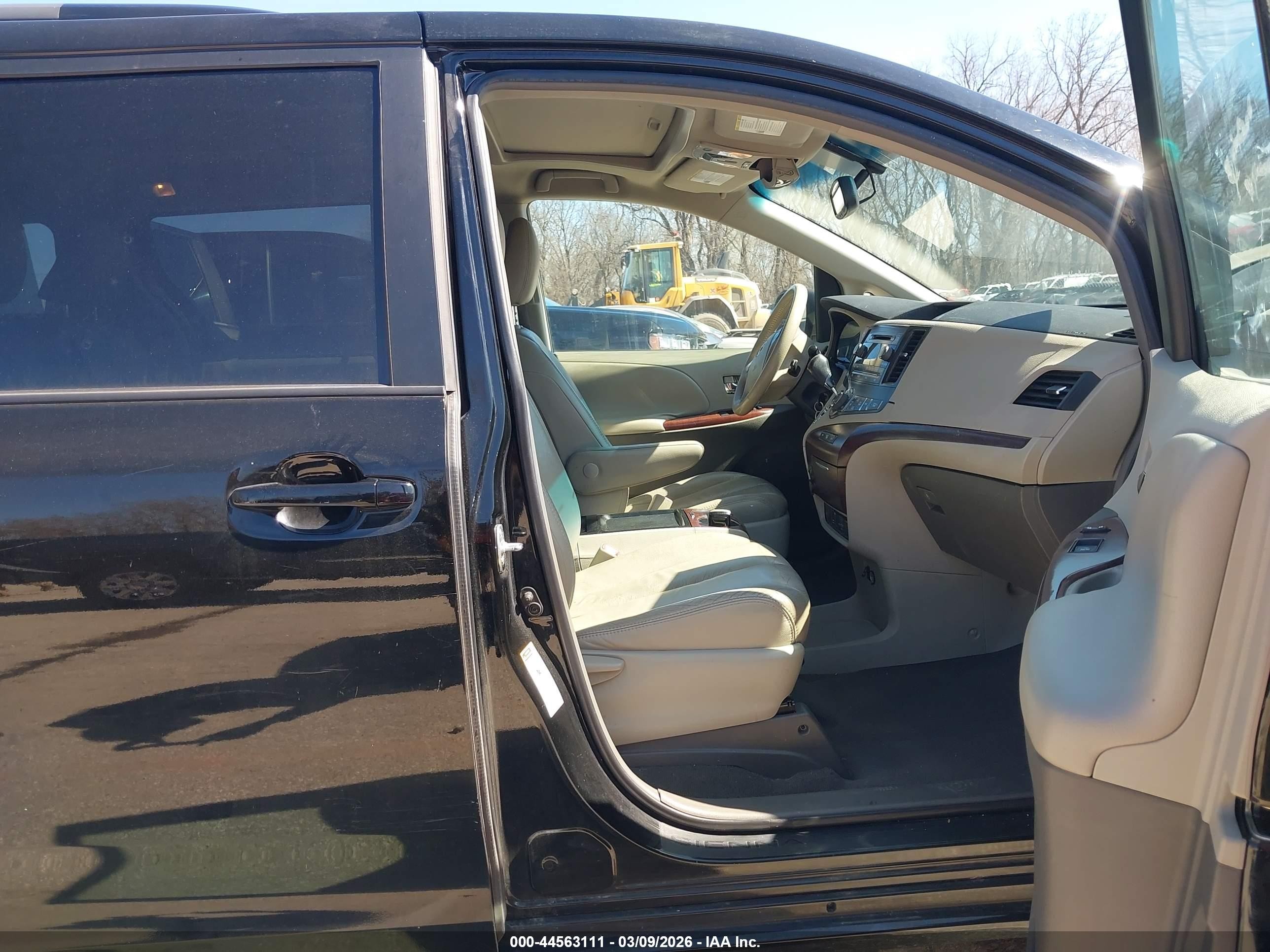 2011 Toyota Sienna Xle V6 Black vin: 5TDYK3DC1BS100188