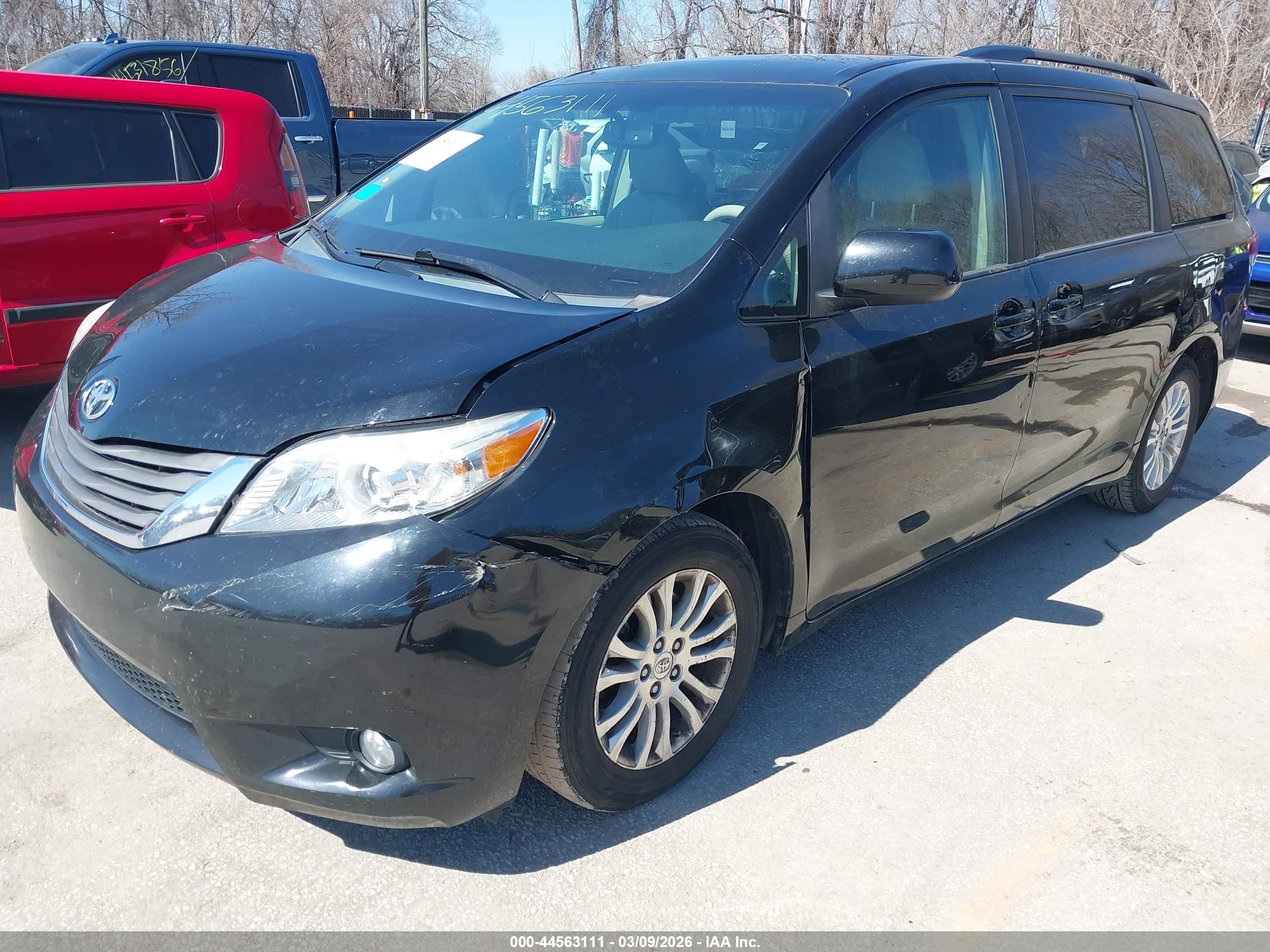 2011 Toyota Sienna Xle V6 Black vin: 5TDYK3DC1BS100188