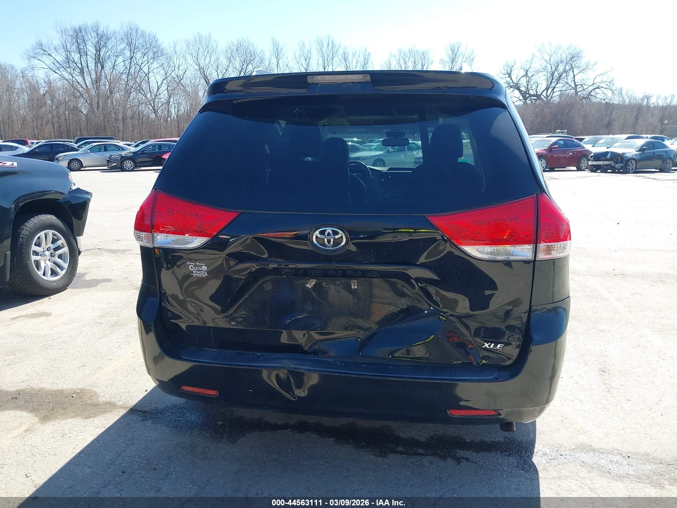 2011 Toyota Sienna Xle V6 Black vin: 5TDYK3DC1BS100188