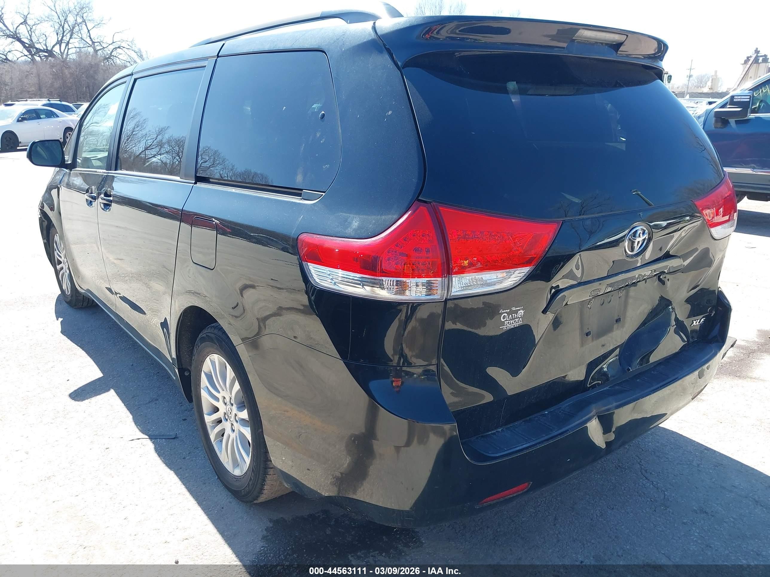 2011 Toyota Sienna Xle V6 Black vin: 5TDYK3DC1BS100188