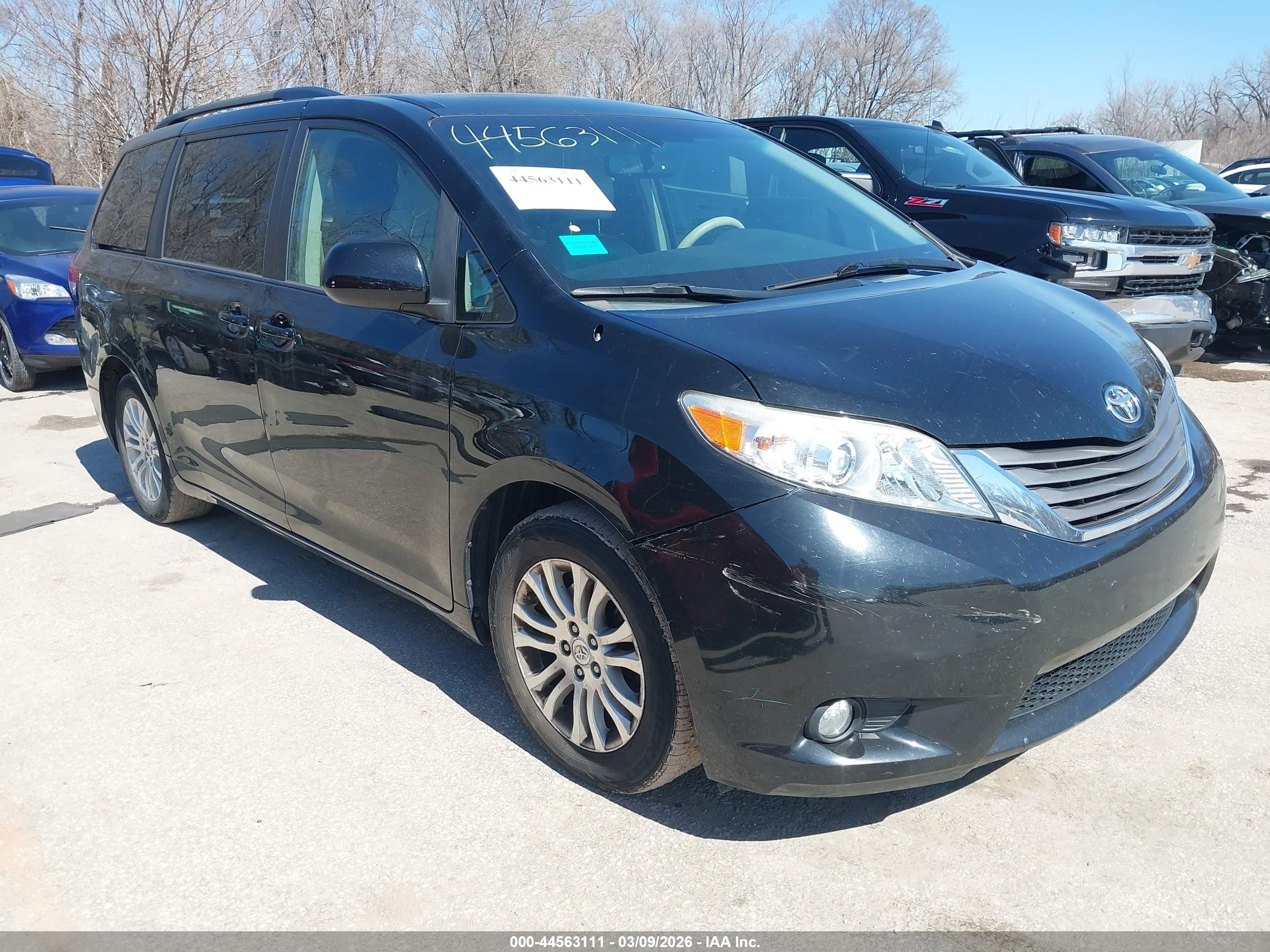 2011 Toyota Sienna Xle V6 Black vin: 5TDYK3DC1BS100188