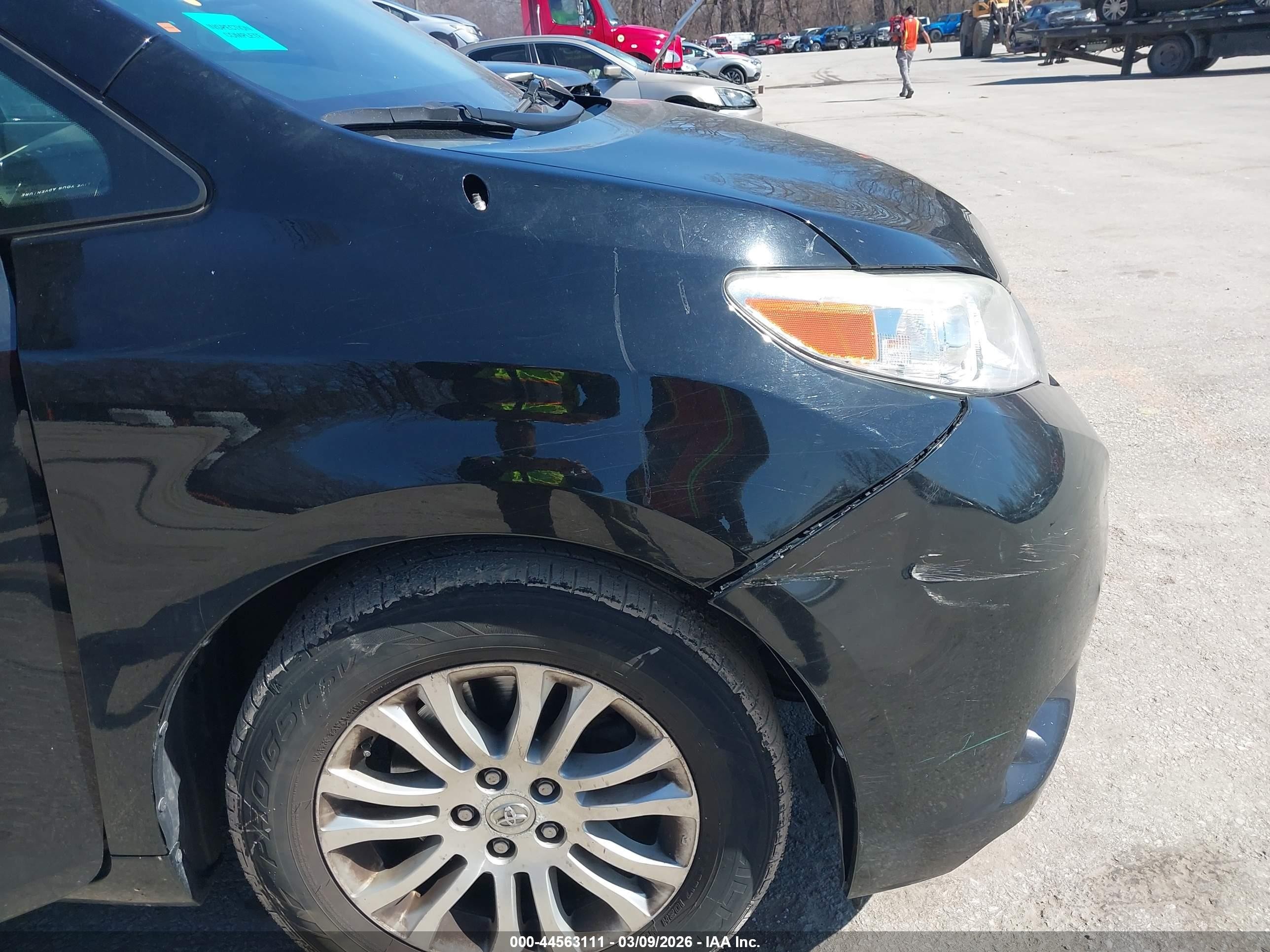 2011 Toyota Sienna Xle V6 Black vin: 5TDYK3DC1BS100188