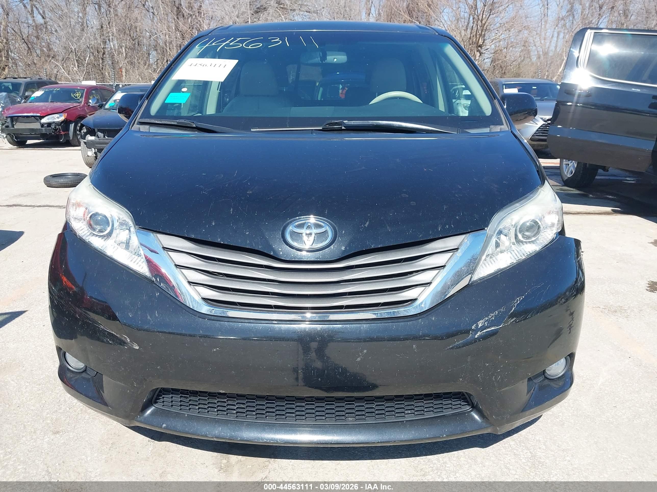 2011 Toyota Sienna Xle V6 Black vin: 5TDYK3DC1BS100188