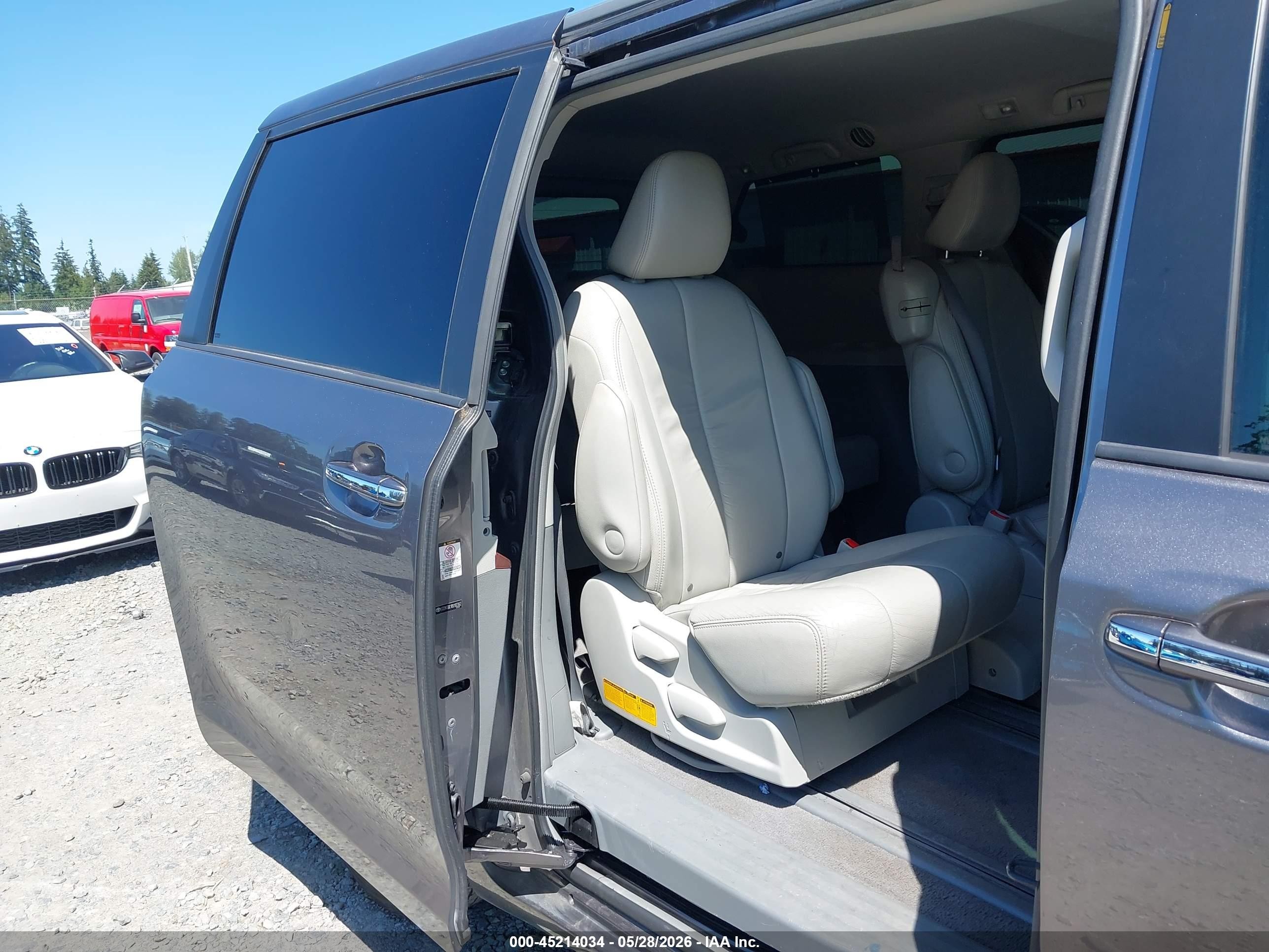 2011 Toyota Sienna Xle V6 Gray vin: 5TDYK3DC1BS102362
