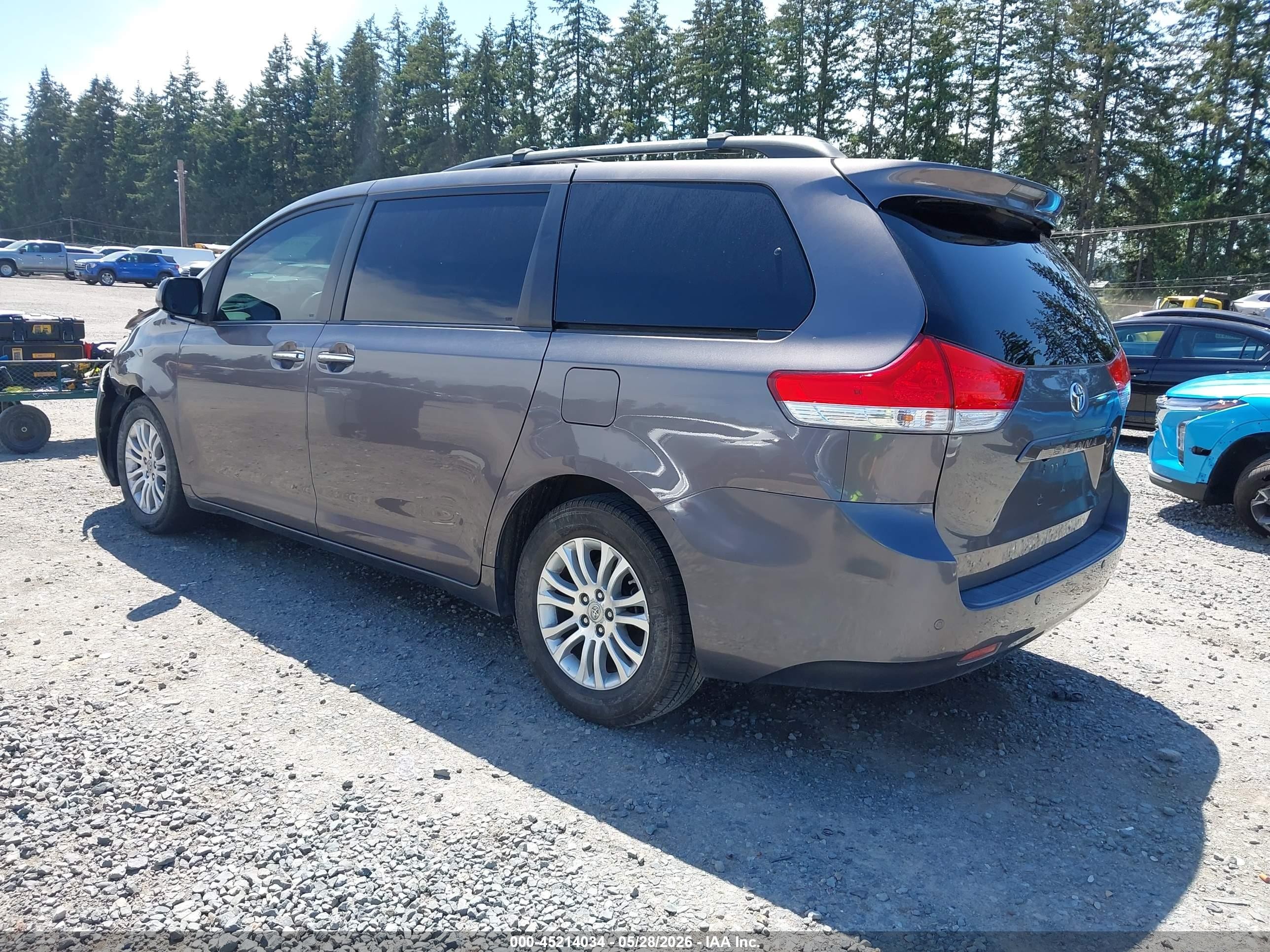2011 Toyota Sienna Xle V6 Gray vin: 5TDYK3DC1BS102362