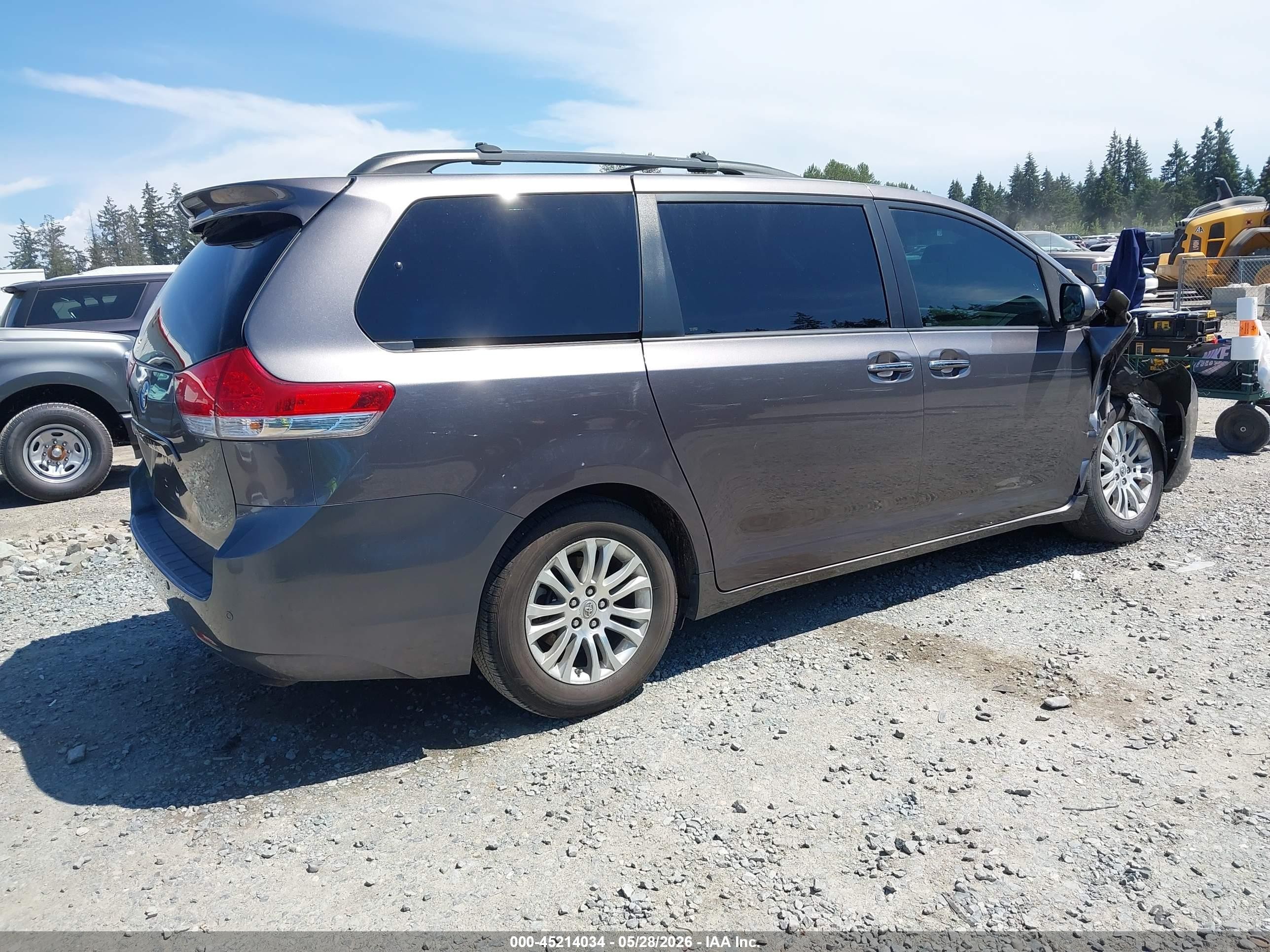 2011 Toyota Sienna Xle V6 Gray vin: 5TDYK3DC1BS102362