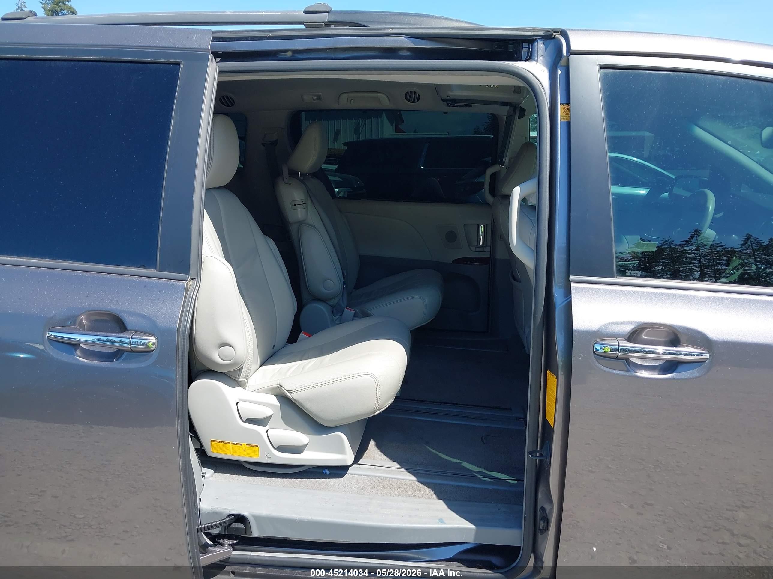 2011 Toyota Sienna Xle V6 Gray vin: 5TDYK3DC1BS102362