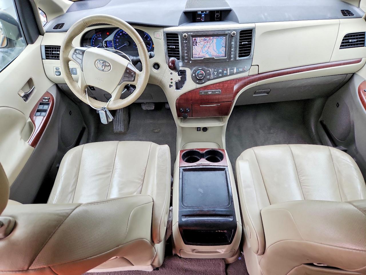 2011 Toyota Sienna Xle 8-passenger Золотой vin: 5TDYK3DC1BS104242