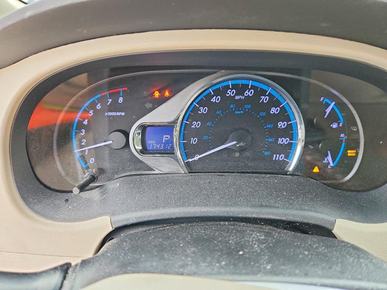 2011 Toyota Sienna Xle 8-passenger Золотой vin: 5TDYK3DC1BS104242