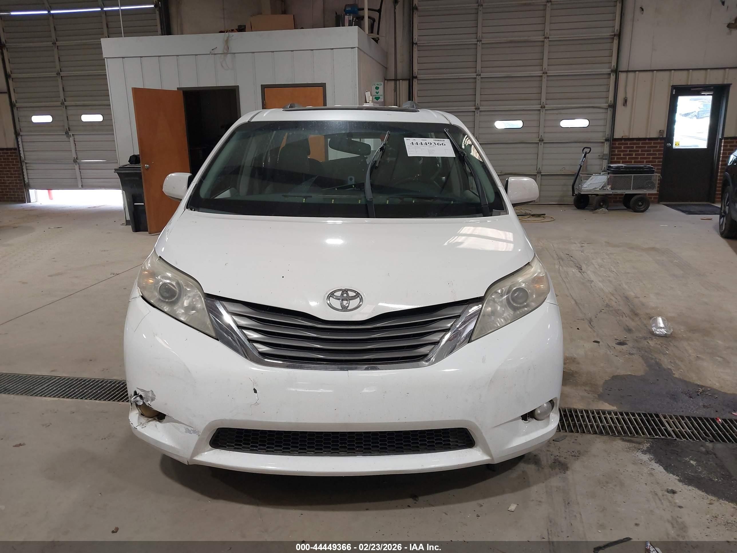 2011 Toyota Sienna Xle V6 White vin: 5TDYK3DC1BS114401