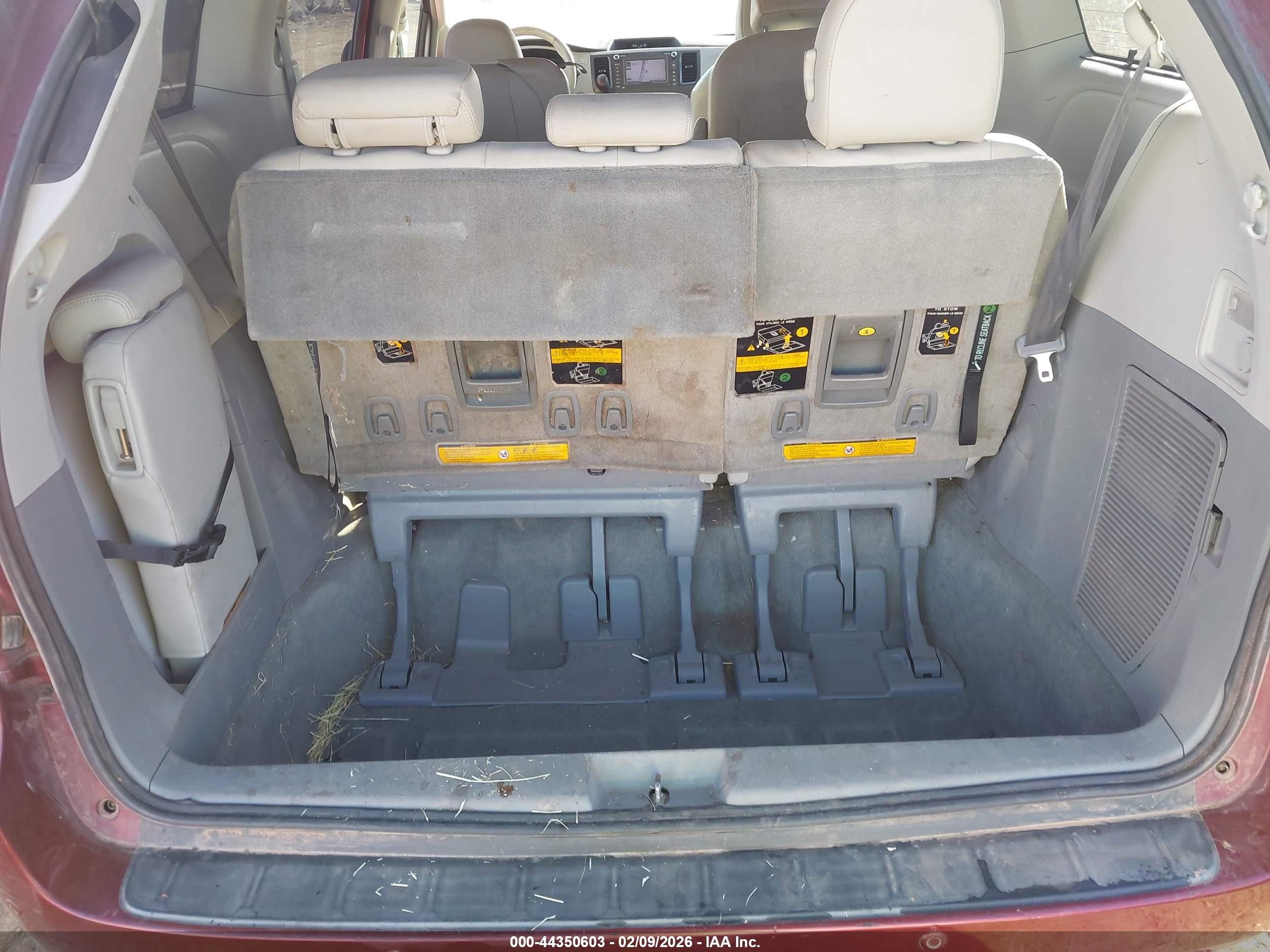 2011 Toyota Sienna Xle V6 Red vin: 5TDYK3DC1BS114608