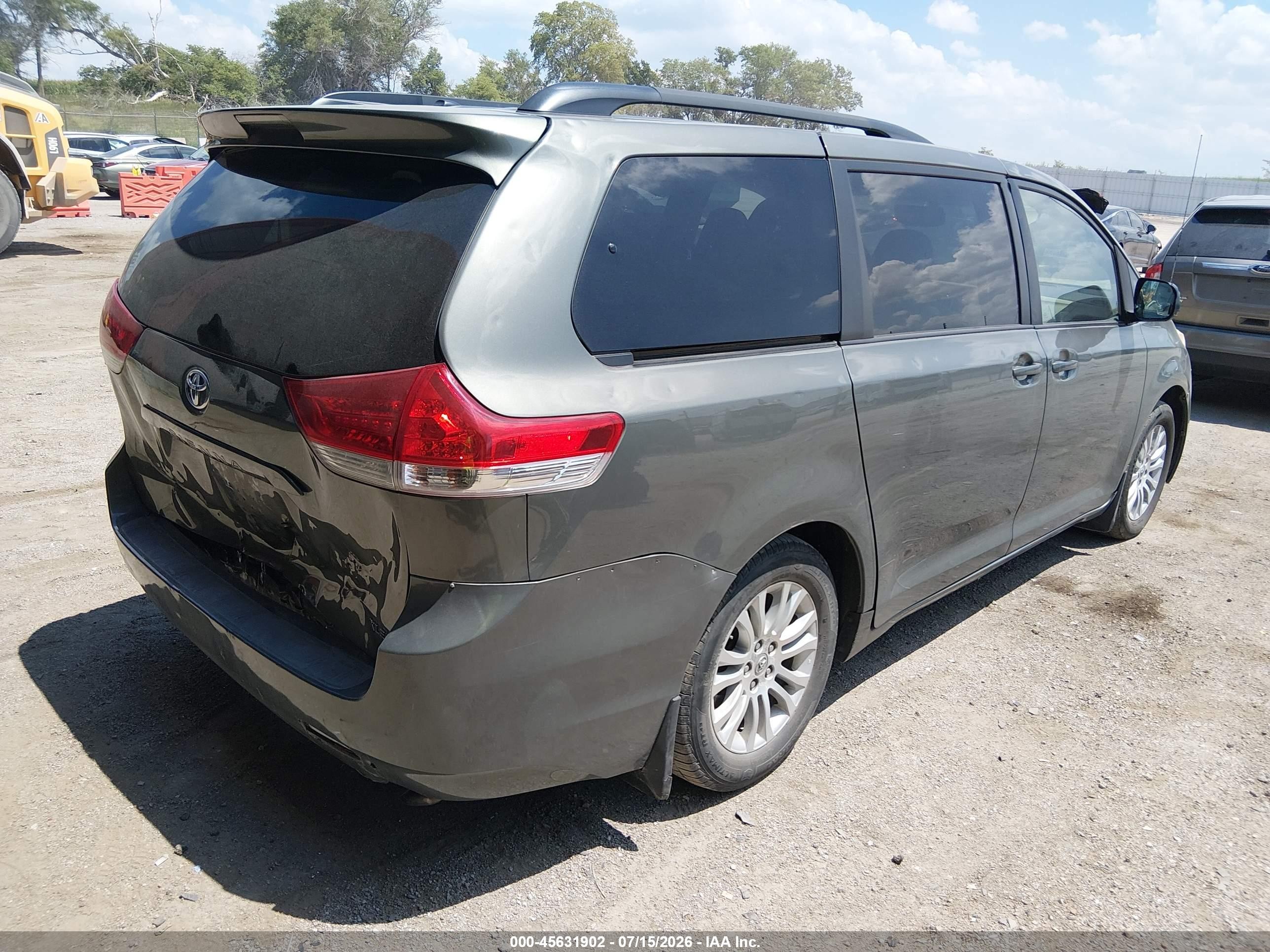 2011 Toyota Sienna Xle V6 Green vin: 5TDYK3DC1BS117363