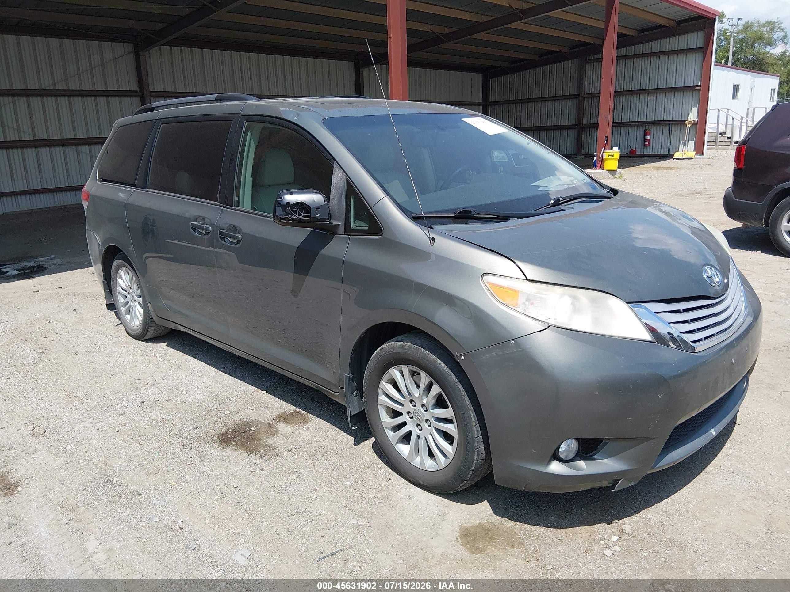 2011 Toyota Sienna Xle V6 Green vin: 5TDYK3DC1BS117363
