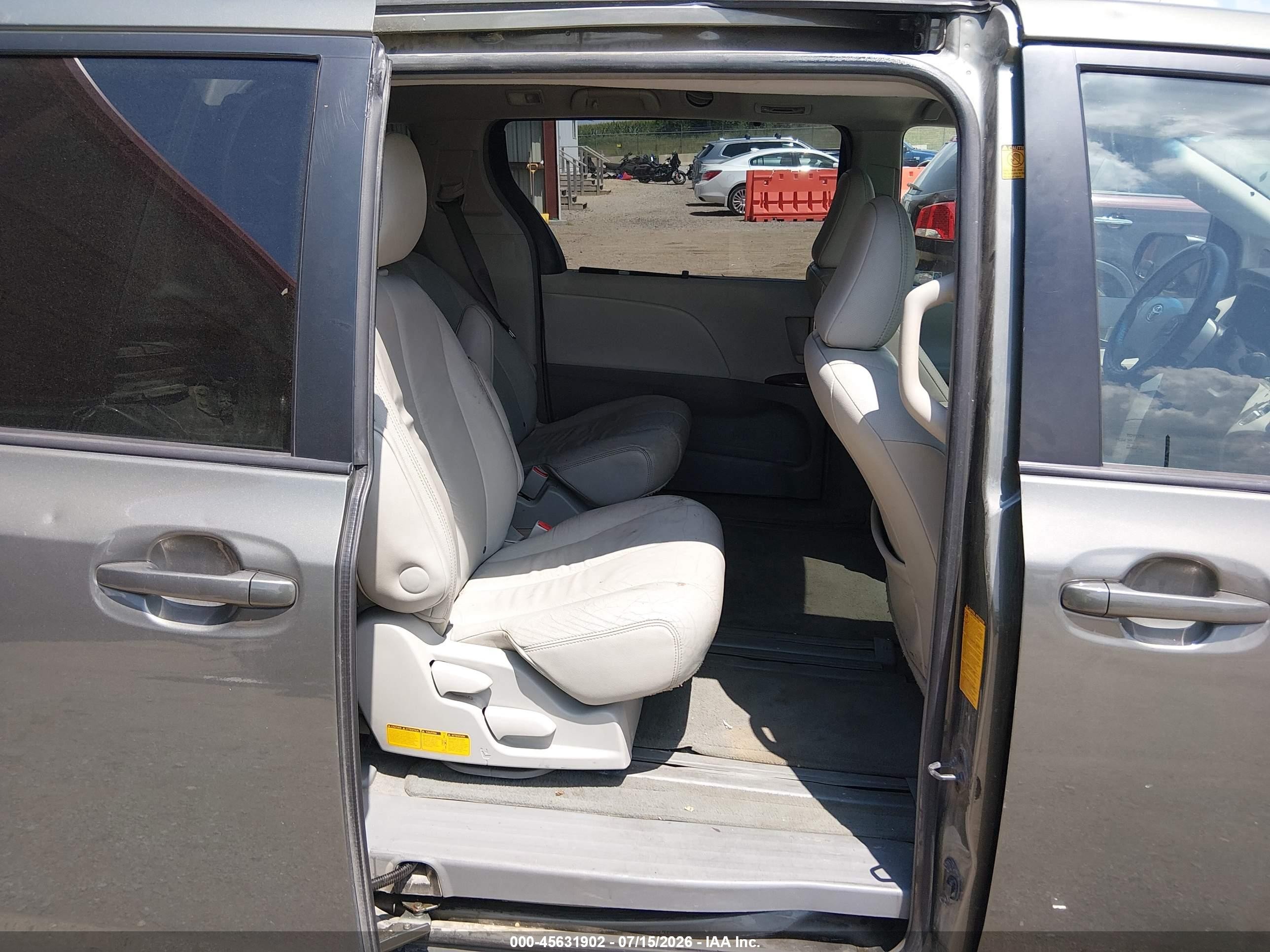 2011 Toyota Sienna Xle V6 Green vin: 5TDYK3DC1BS117363