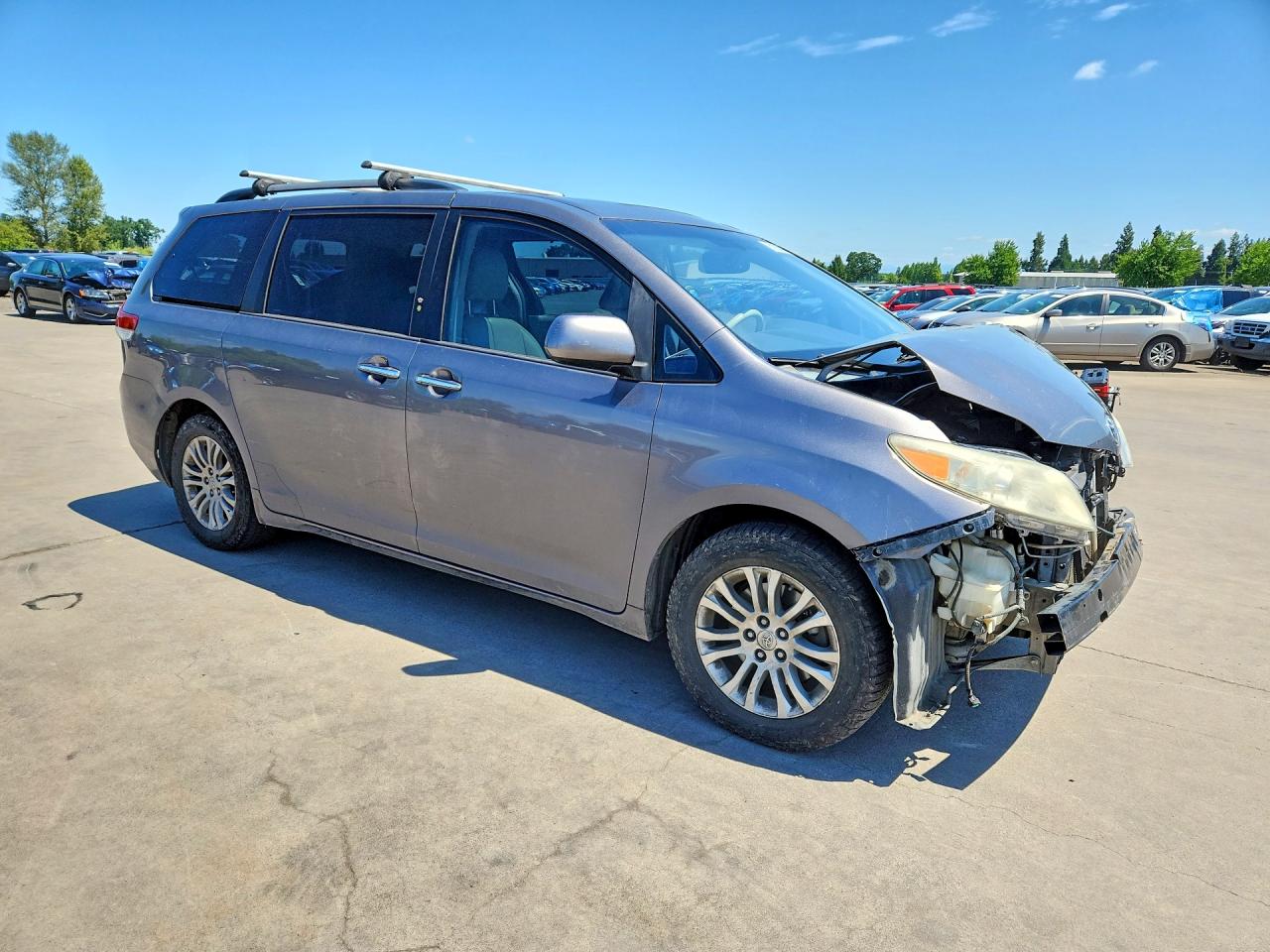 2011 Toyota Sienna Xle 8-passenger Gray vin: 5TDYK3DC1BS117623